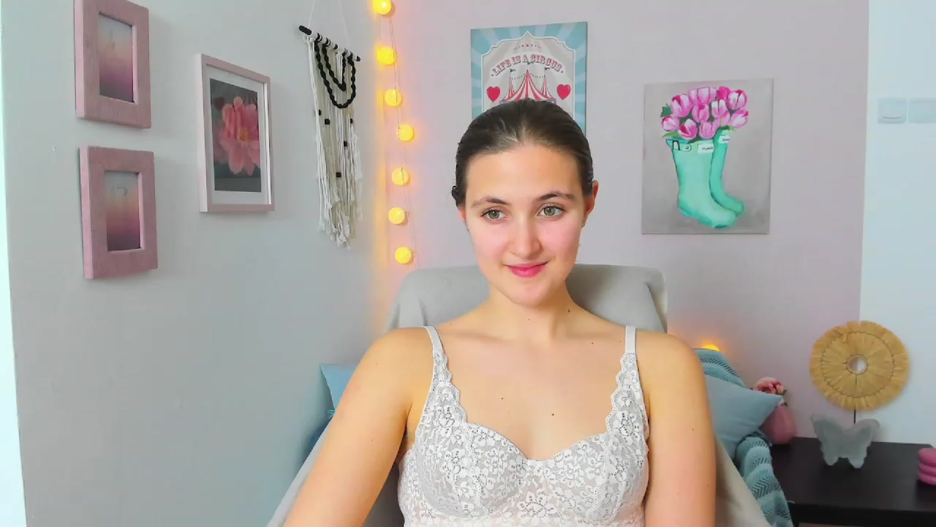 Gallery image thumbnail from Abbey_Grey's myfreecams stream on, 02/17/2023, 17:21 image 5 of 20