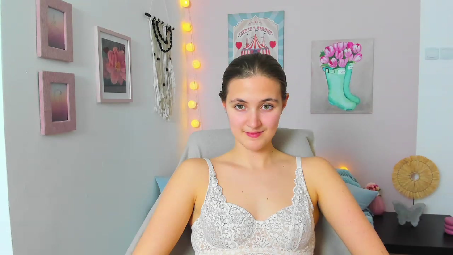 Gallery image thumbnail from Abbey_Grey's myfreecams stream on, 02/17/2023, 17:21 image 10 of 20