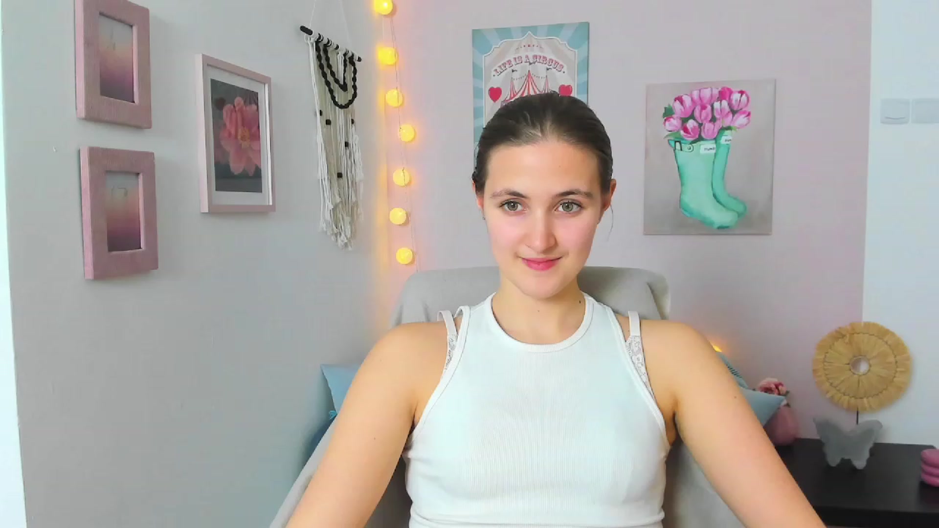 Gallery image thumbnail from Abbey_Grey's myfreecams stream on, 02/17/2023, 17:21 image 2 of 20