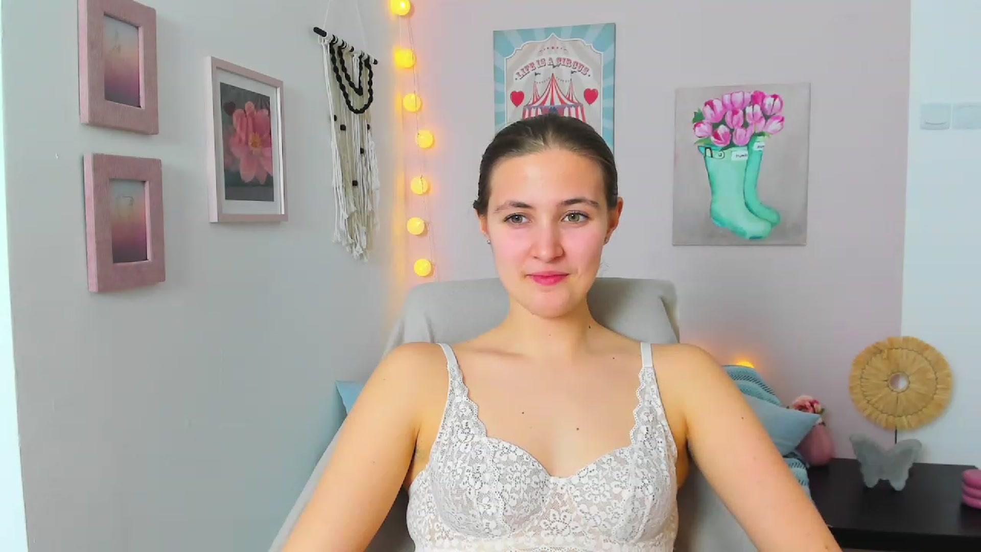 Gallery image thumbnail from Abbey_Grey's myfreecams stream on, 02/17/2023, 17:21 image 9 of 20