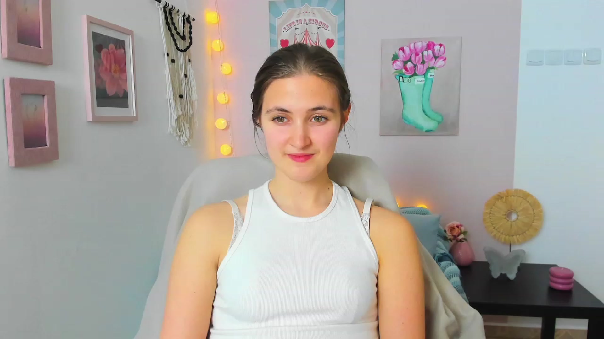 Gallery image thumbnail from Abbey_Grey's myfreecams stream on, 02/17/2023, 19:32 image 3 of 20