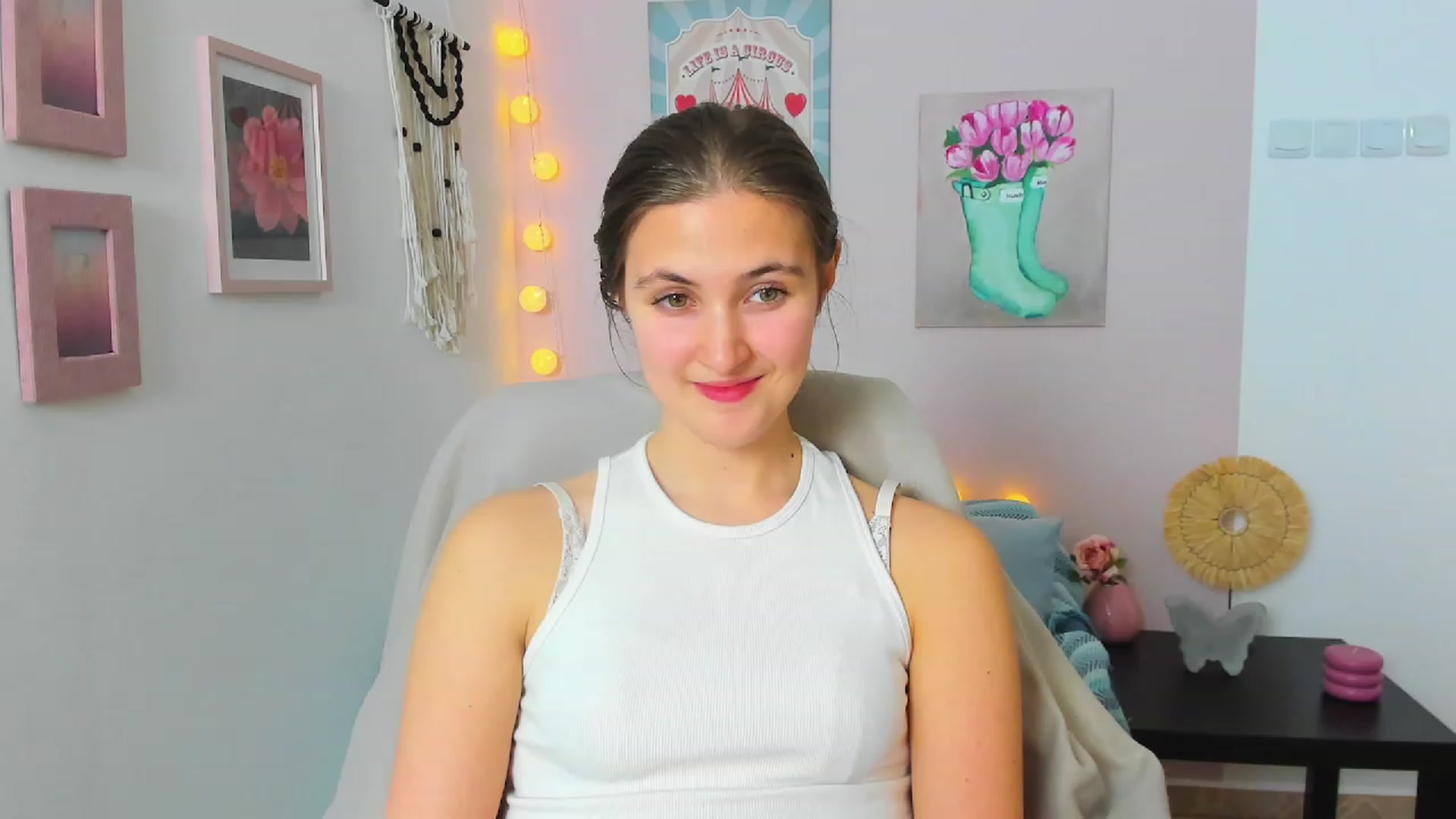 Gallery image thumbnail from Abbey_Grey's myfreecams stream on, 02/17/2023, 19:32 image 2 of 20