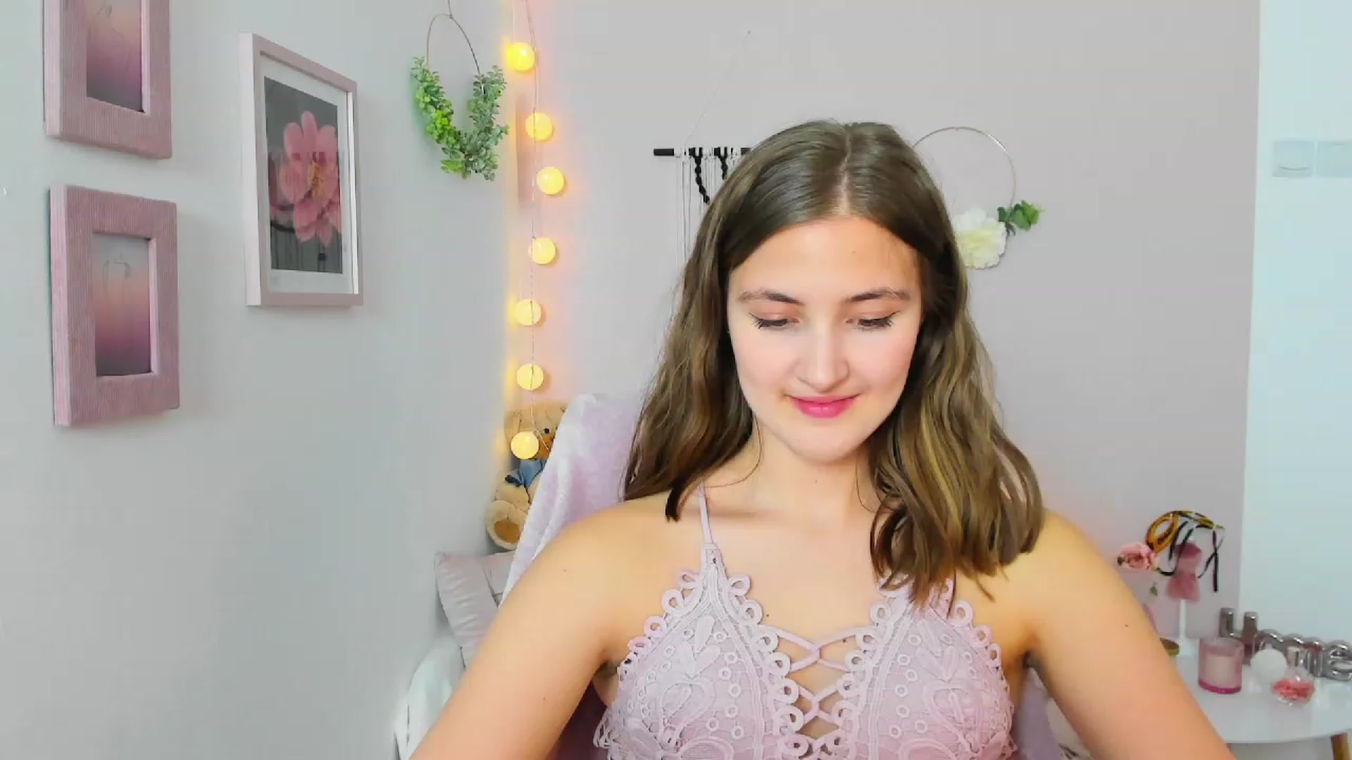 Gallery image thumbnail from Abbey_Grey's myfreecams stream on, 02/28/2023, 17:54 image 14 of 20