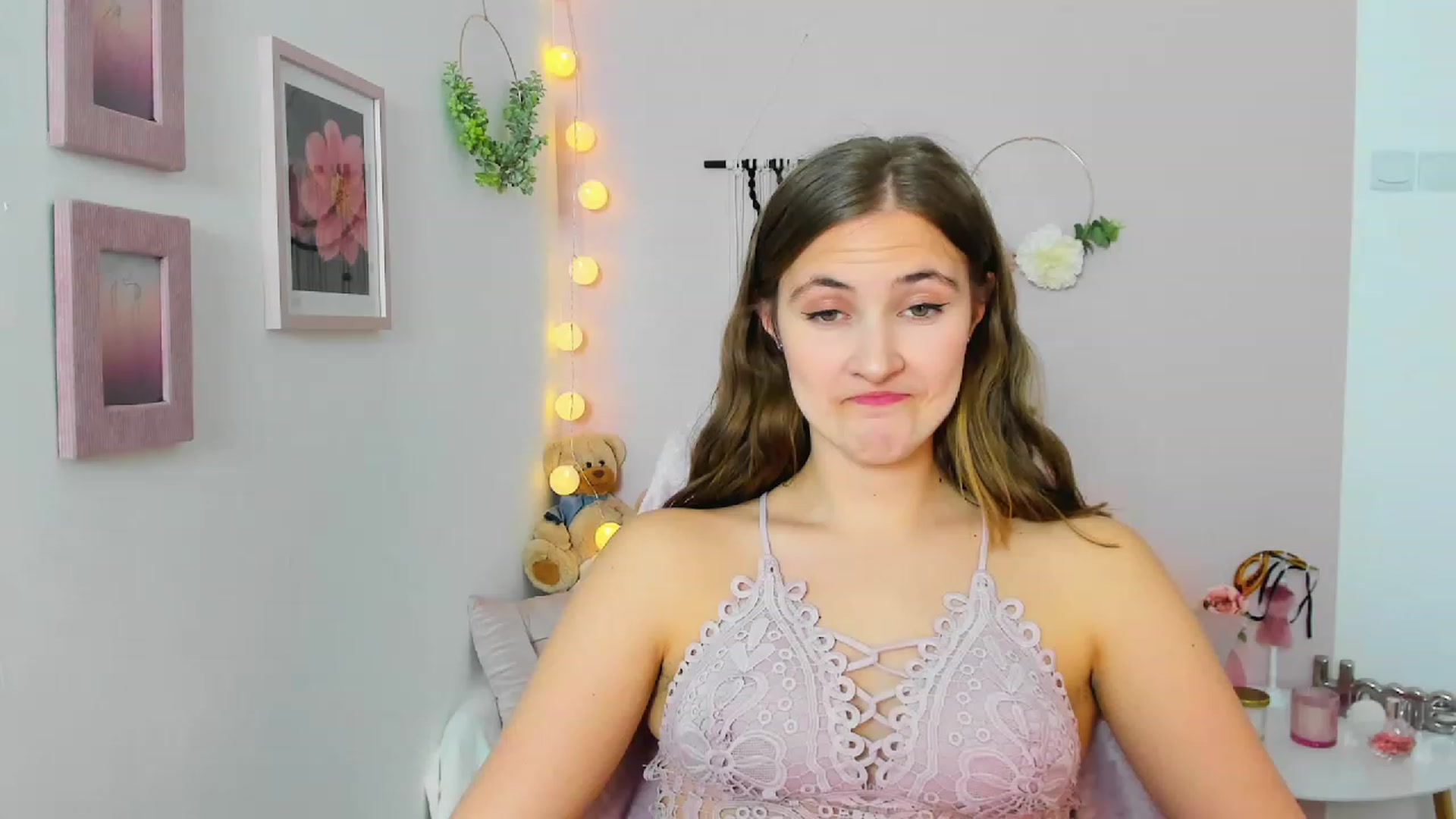 Gallery image thumbnail from Abbey_Grey's myfreecams stream on, 02/28/2023, 17:54 image 2 of 20