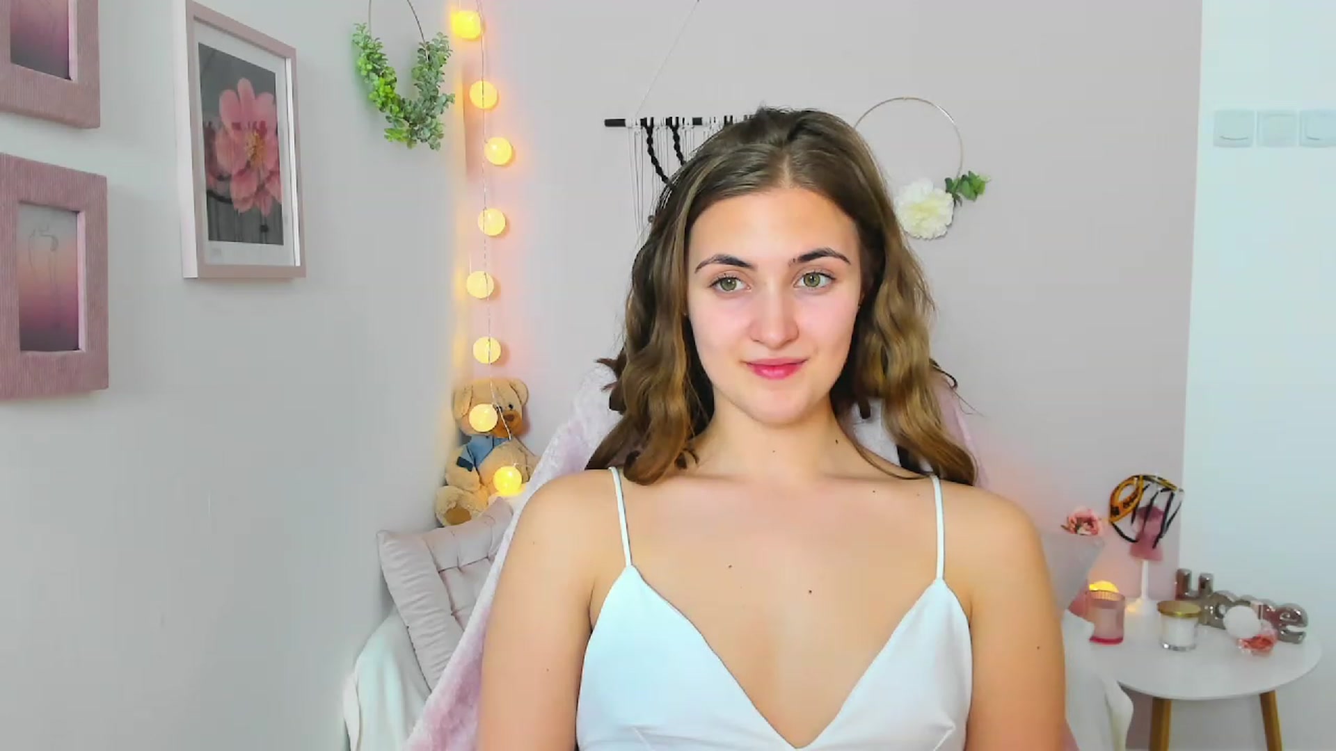 Gallery image thumbnail from Abbey_Grey's myfreecams stream on, 03/03/2023, 18:42 image 18 of 20