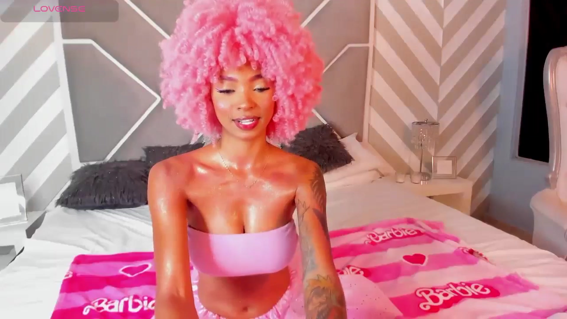 Gallery image thumbnail from AbbiReyes's myfreecams stream on, 10/31/2024, 13:20 image 16 of 20