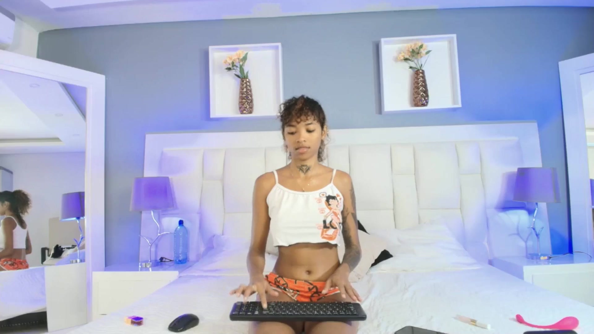 Gallery image thumbnail from AbbiReyes's myfreecams stream on, 03/26/2025, 15:03 image 16 of 20