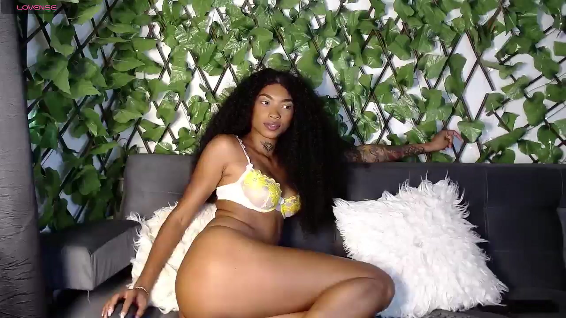 Gallery image thumbnail from AbbiReyes's myfreecams stream on, 11/14/2025, 17:45 image 6 of 20