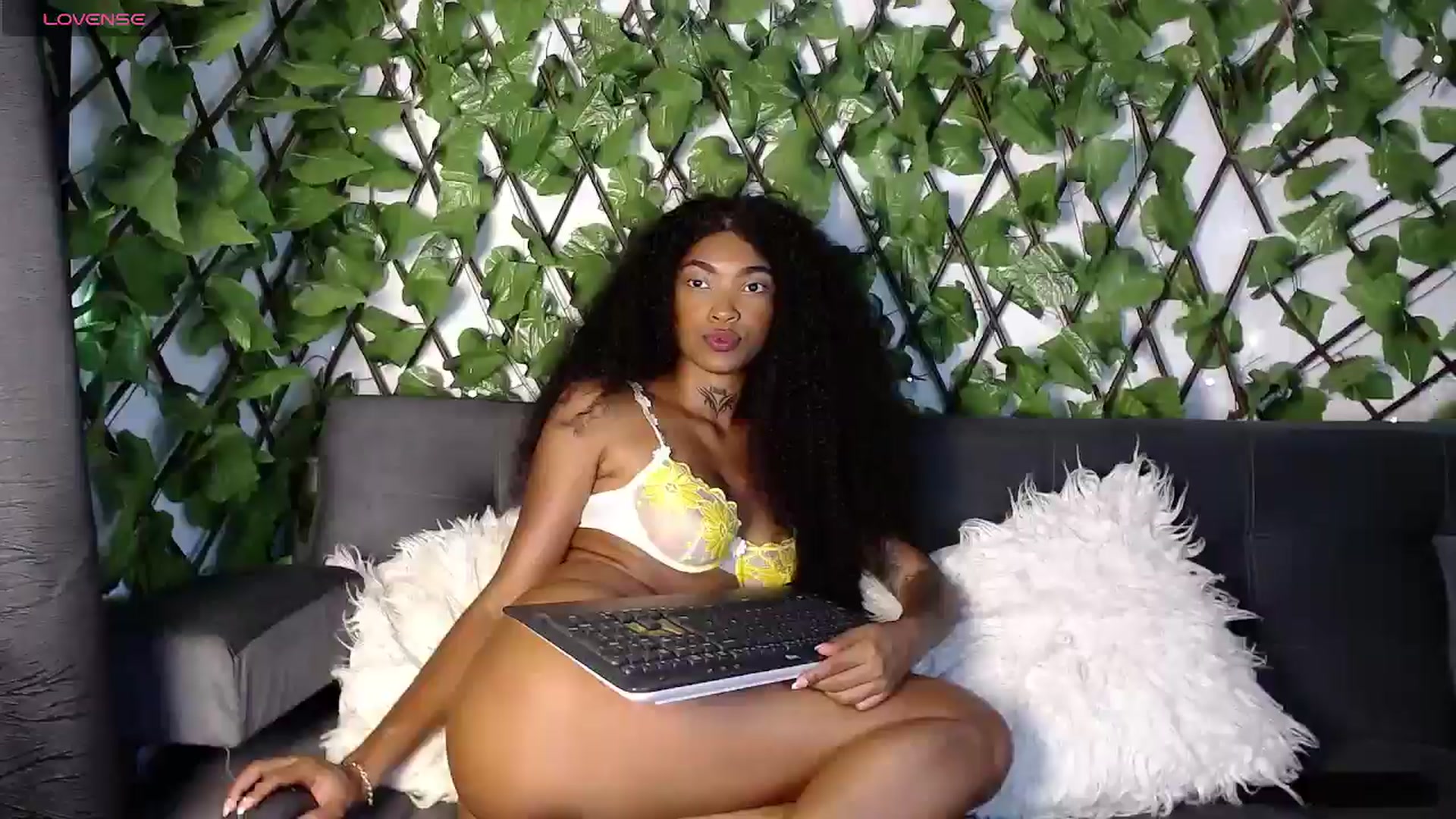Gallery image thumbnail from AbbiReyes's myfreecams stream on, 11/14/2025, 17:45 image 10 of 20