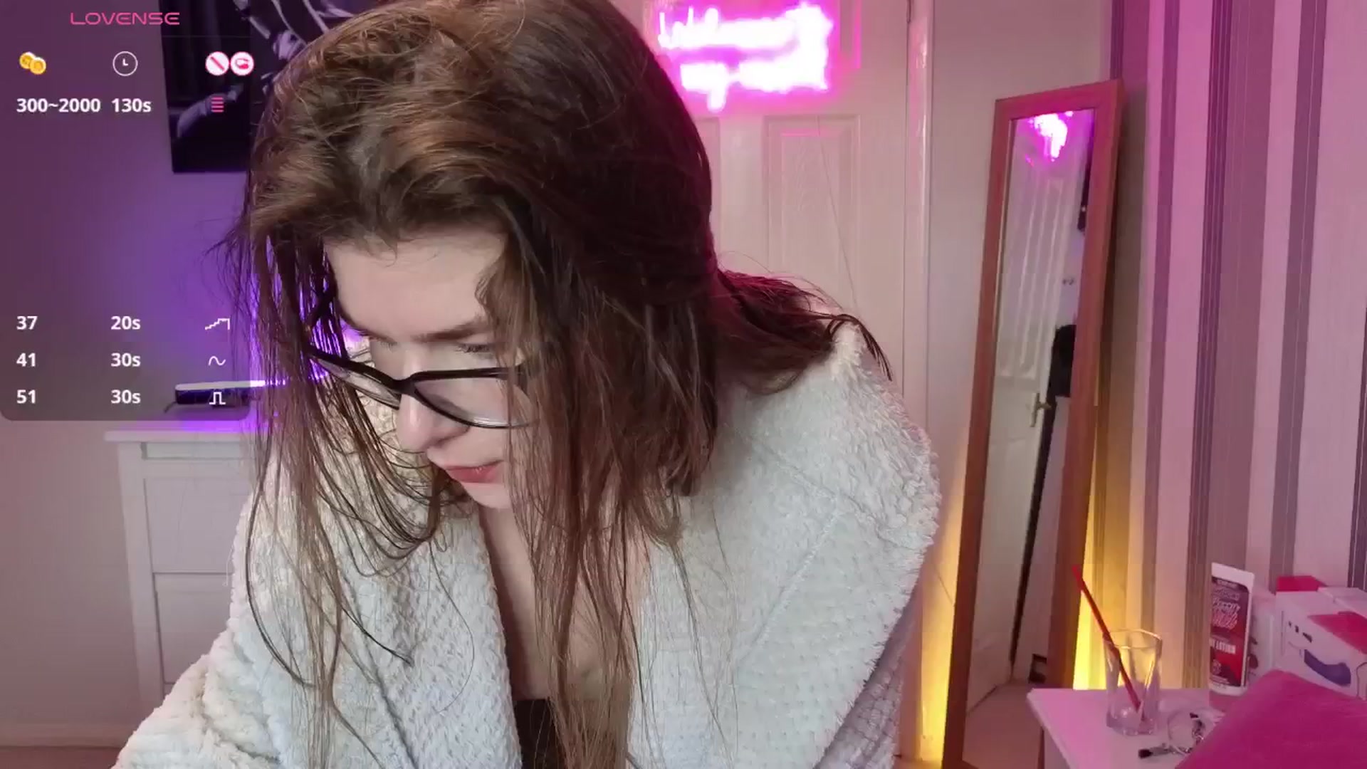 Gallery image thumbnail from Abbie_3's myfreecams stream on, 04/22/2025, 17:31 image 1 of 20