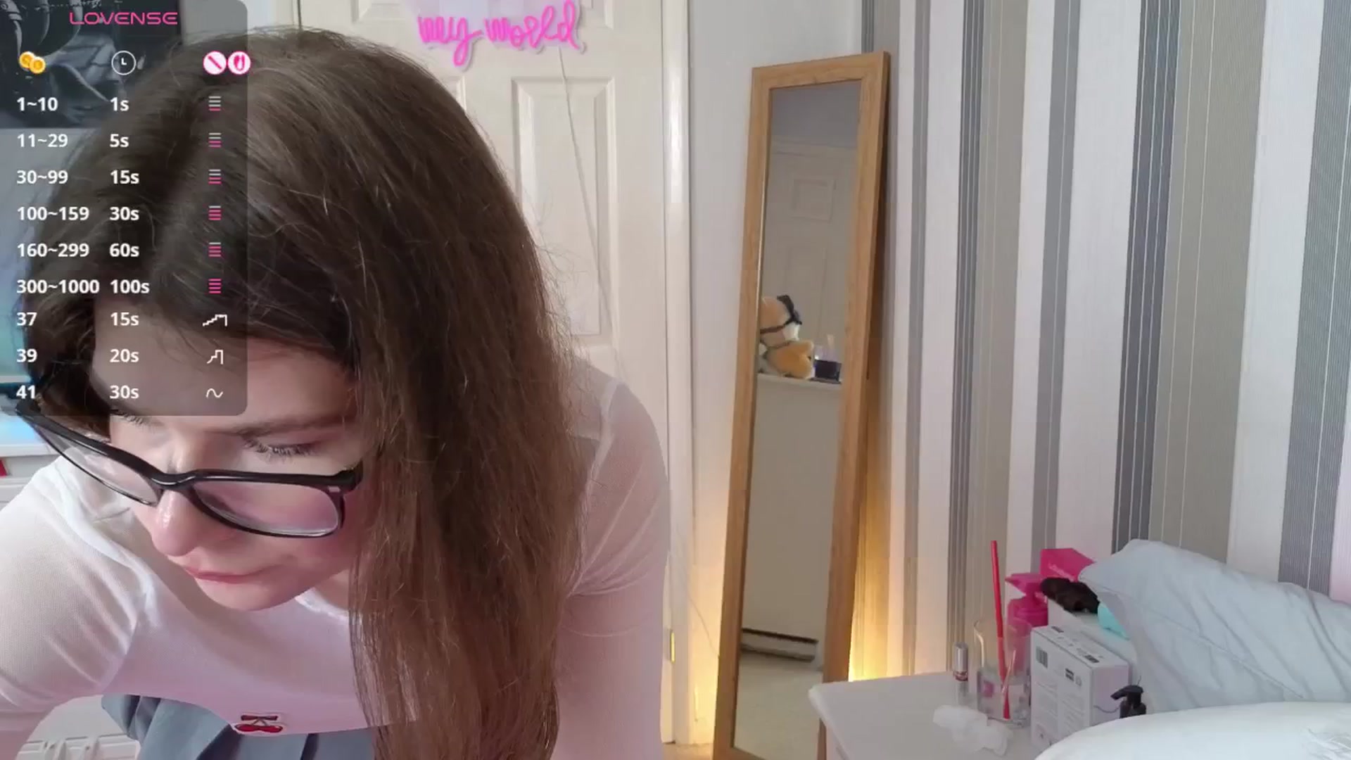 Gallery image thumbnail from Abbie_3's myfreecams stream on, 05/25/2025, 22:57 image 17 of 20