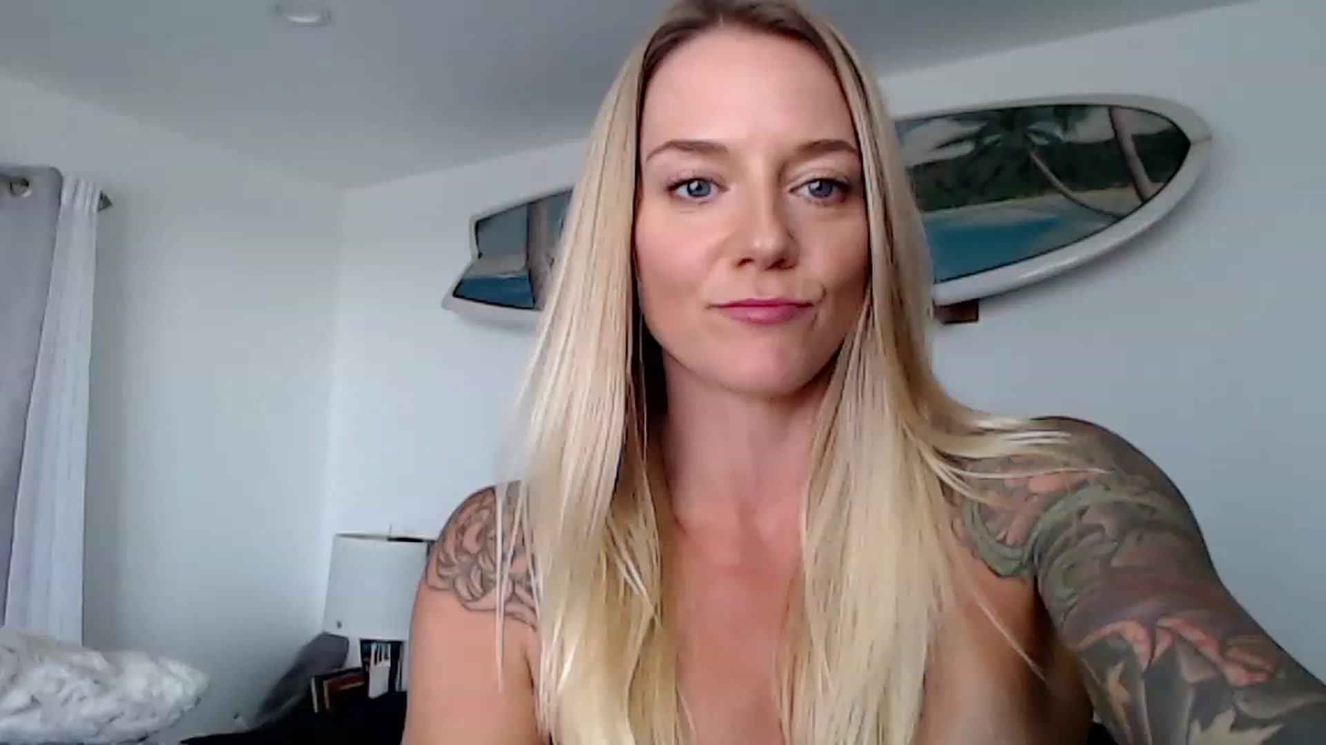 Gallery image thumbnail from Abbie_Hoffman's myfreecams stream on, 12/15/2022, 03:09 image 15 of 20
