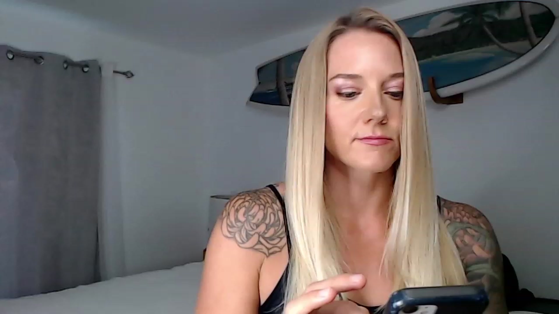 Gallery image thumbnail from Abbie_Hoffman's myfreecams stream on, 04/12/2023, 02:14 image 1 of 20