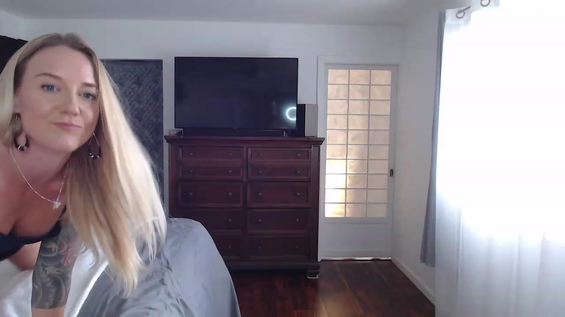 Gallery image thumbnail from Abbie_Hoffman's myfreecams stream on, 12/12/2023, 01:34 image 19 of 20
