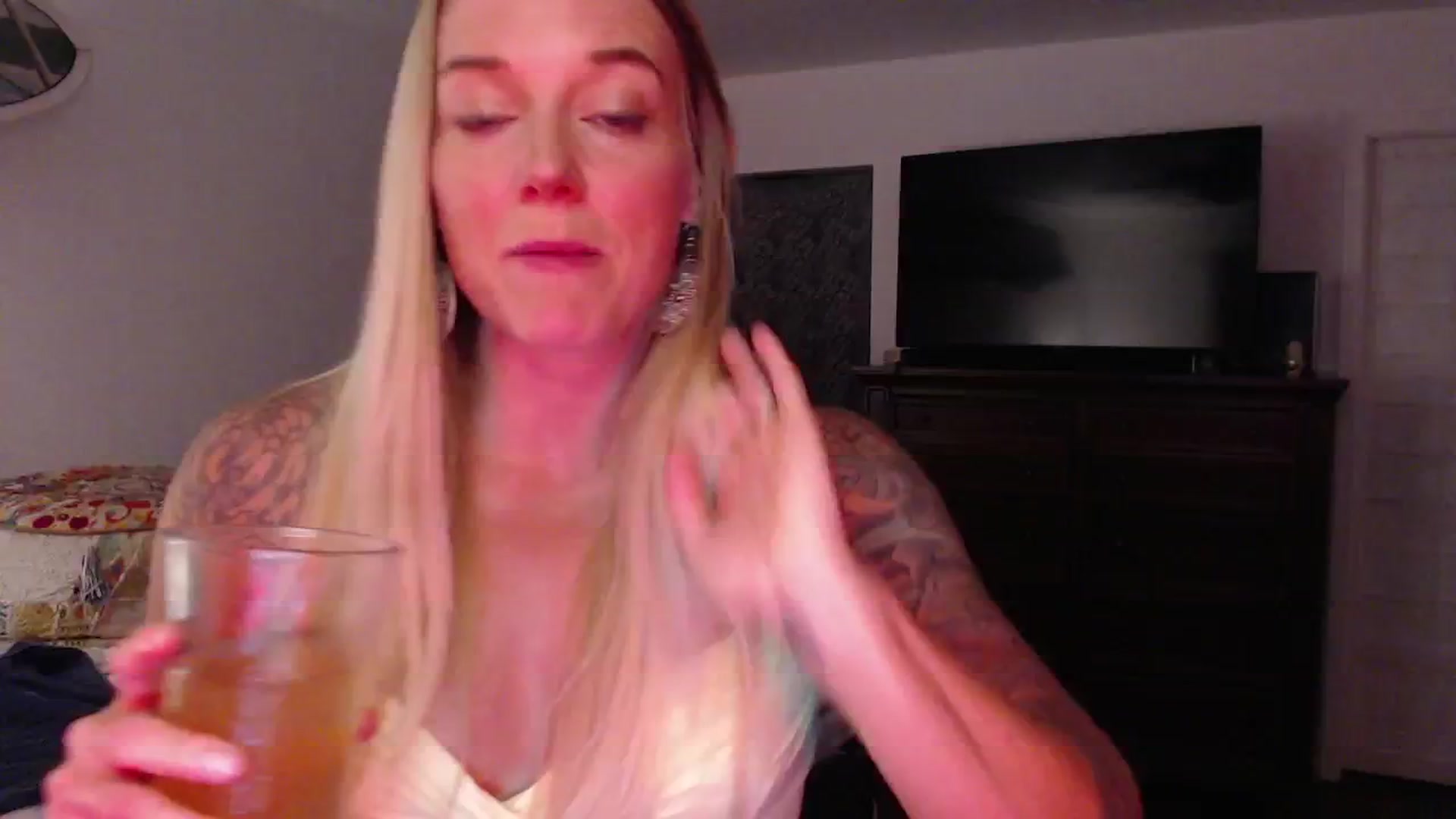 Gallery image thumbnail from Abbie_Hoffman's myfreecams stream on, 01/24/2024, 06:39 image 8 of 20