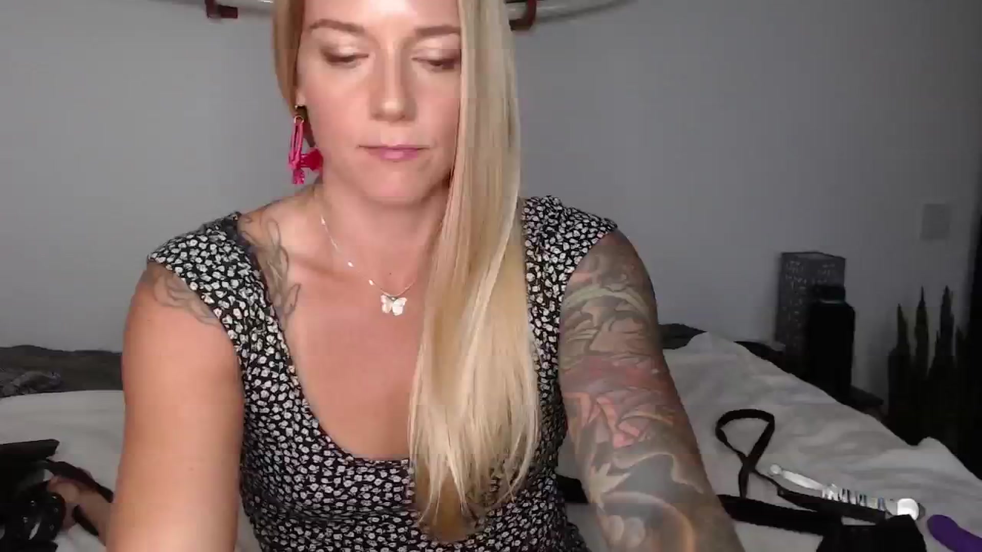 Gallery image thumbnail from Abbie_Hoffman's myfreecams stream on, 03/15/2024, 04:27 image 11 of 20