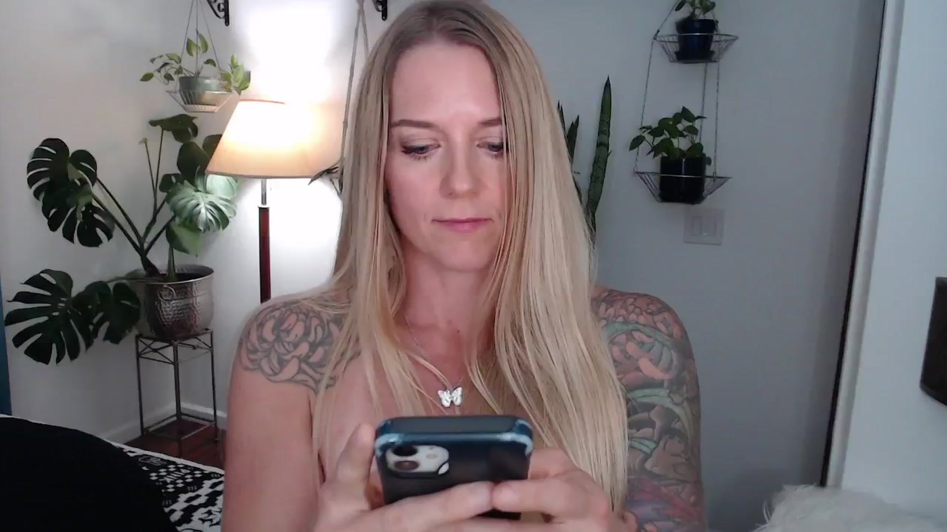 Gallery image thumbnail from Abbie_Hoffman's myfreecams stream on, 11/08/2024, 08:40 image 2 of 20