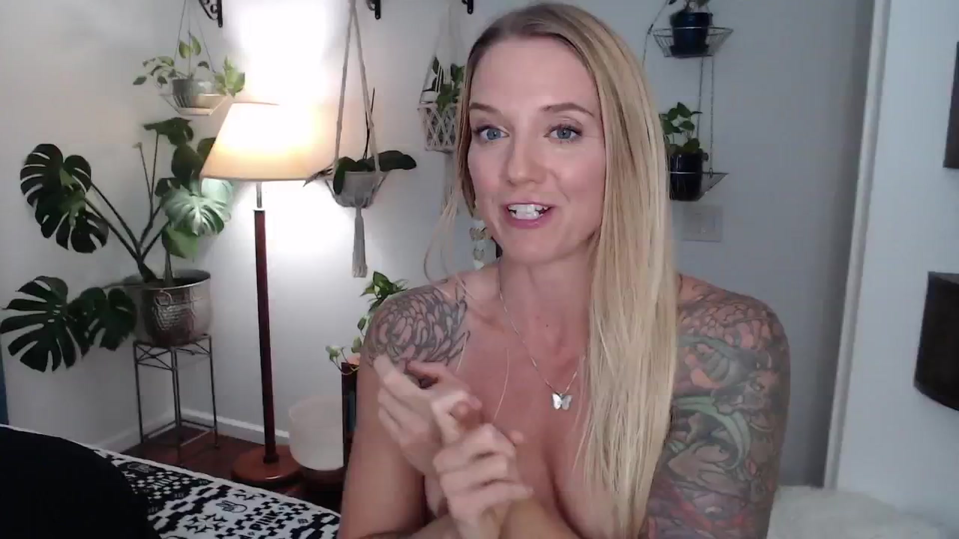 Gallery image thumbnail from Abbie_Hoffman's myfreecams stream on, 11/08/2024, 08:40 image 9 of 20