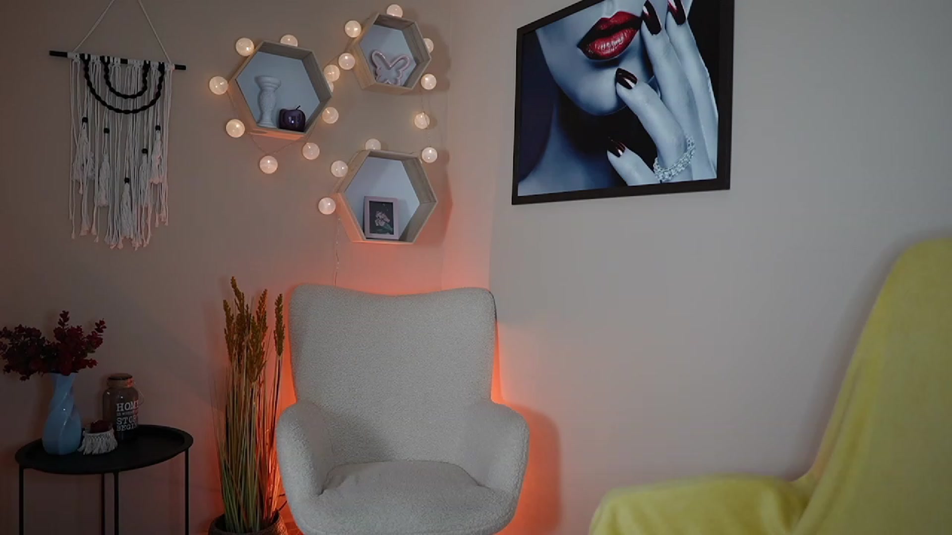 Gallery image thumbnail from Abbie_Maley18's myfreecams stream on, 01/08/2024, 16:45 image 13 of 20