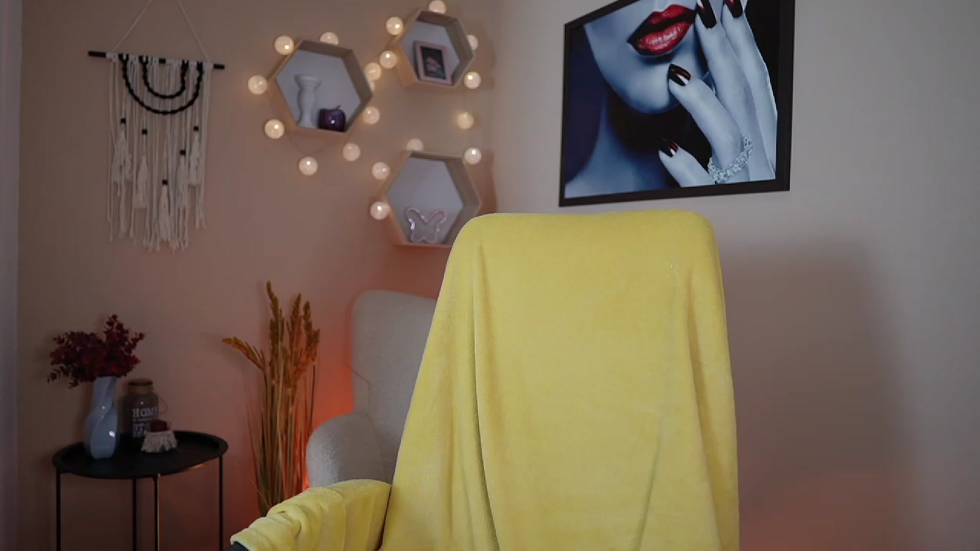 Gallery image thumbnail from Abbie_Maley18's myfreecams stream on, 01/29/2024, 15:45 image 2 of 20