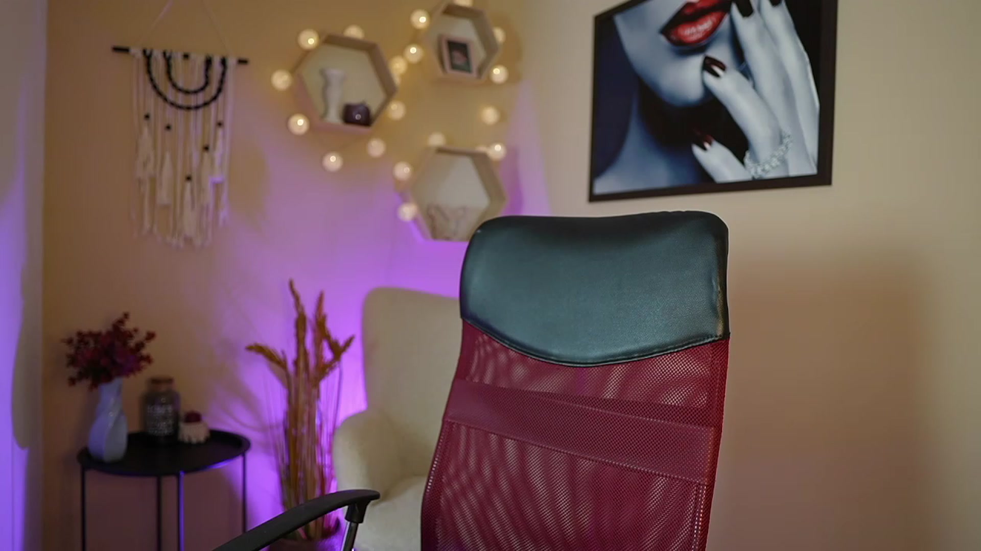 Gallery image thumbnail from Abbie_Maley18's myfreecams stream on, 02/23/2024, 16:43 image 10 of 20