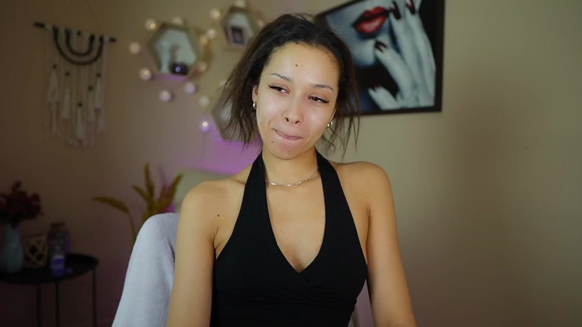 Gallery image thumbnail from Abbie_Maley18's myfreecams stream on, 04/25/2024, 17:43 image 3 of 20