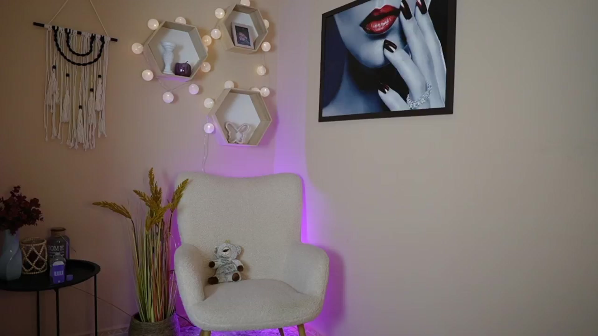 Gallery image thumbnail from Abbie_Maley18's myfreecams stream on, 04/26/2024, 15:19 image 1 of 20