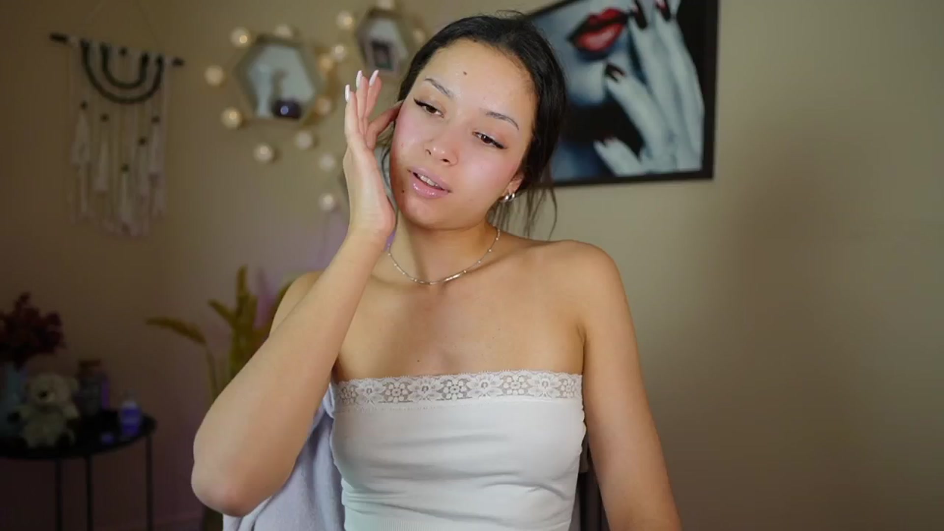 Gallery image thumbnail from Abbie_Maley18's myfreecams stream on, 04/28/2024, 14:29 image 6 of 20