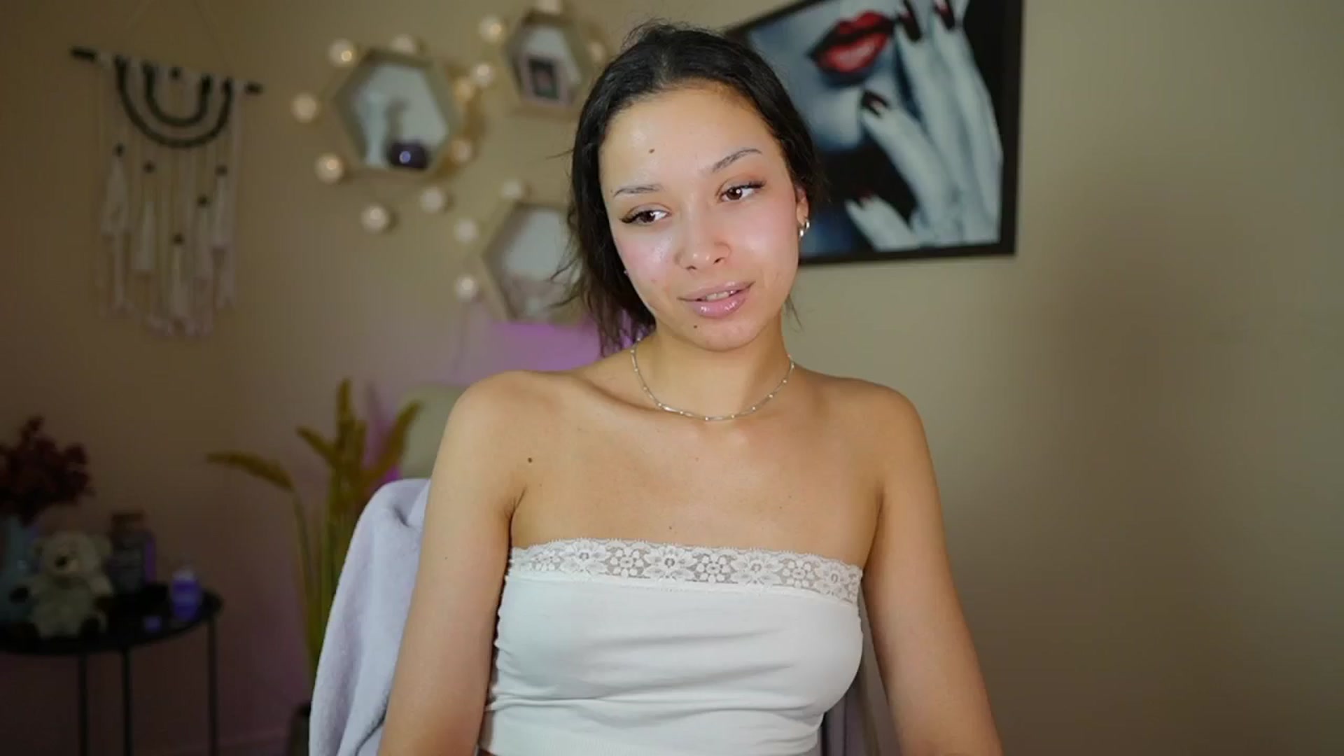 Gallery image thumbnail from Abbie_Maley18's myfreecams stream on, 04/28/2024, 14:29 image 4 of 20