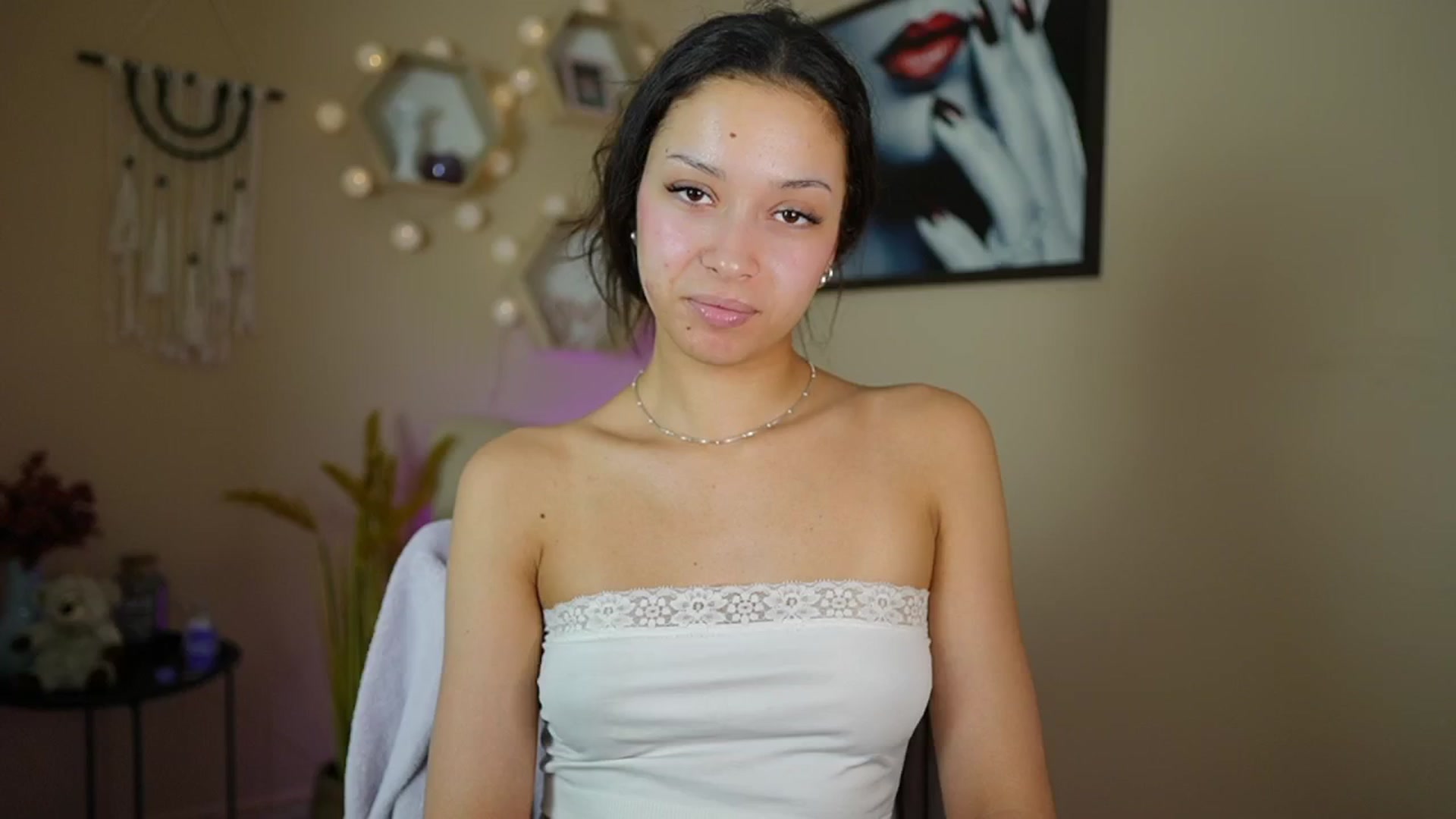 Gallery image thumbnail from Abbie_Maley18's myfreecams stream on, 04/28/2024, 14:29 image 7 of 20