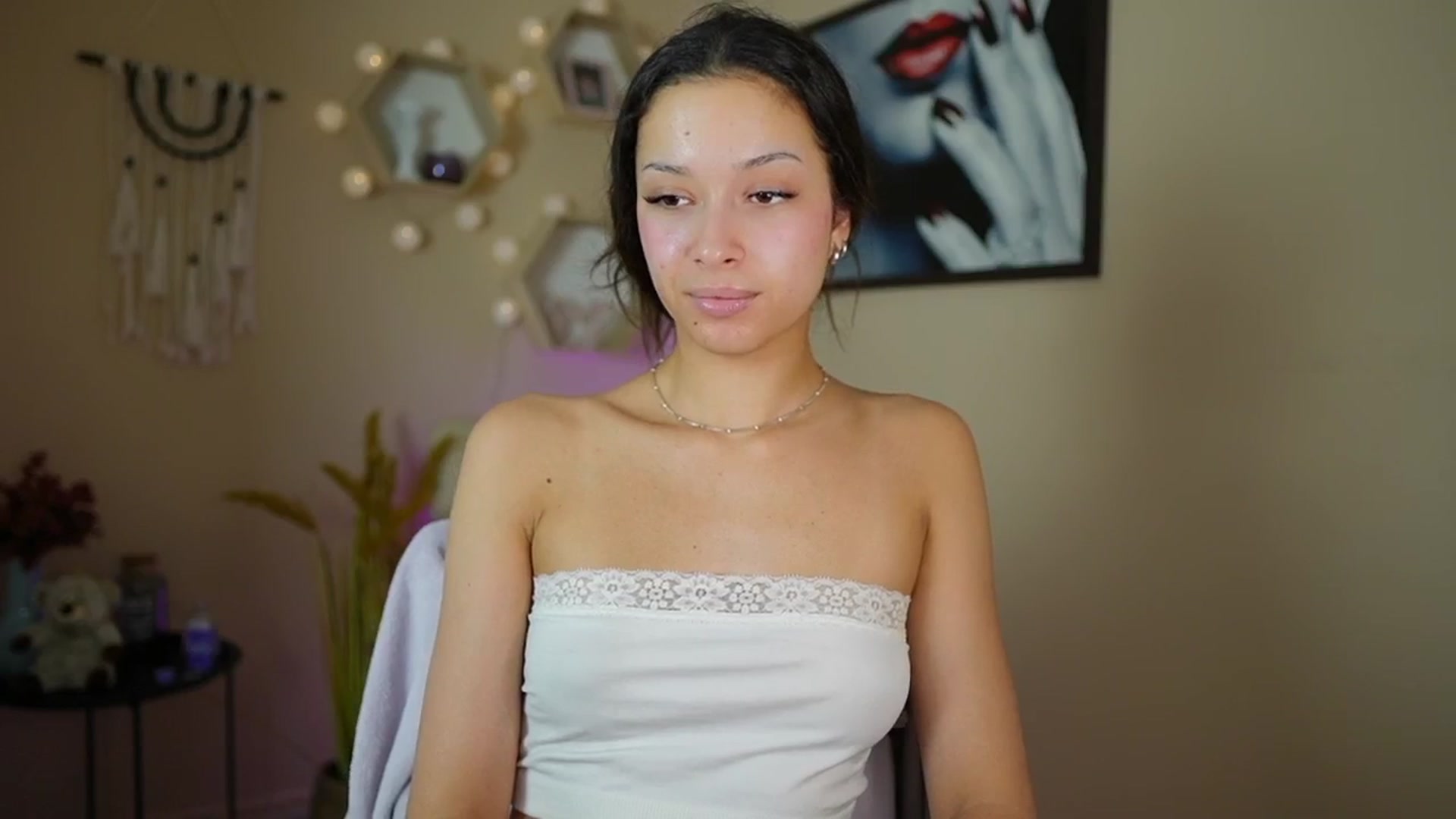 Gallery image thumbnail from Abbie_Maley18's myfreecams stream on, 04/28/2024, 14:29 image 10 of 20