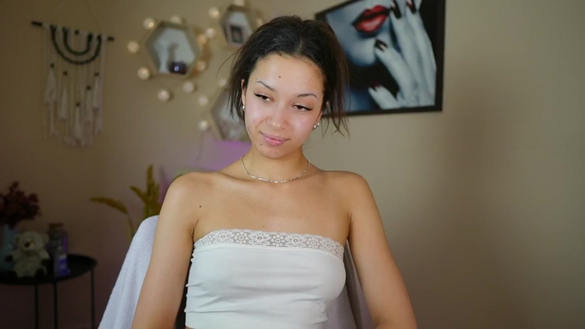 Gallery image thumbnail from Abbie_Maley18's myfreecams stream on, 04/28/2024, 17:47 image 20 of 20