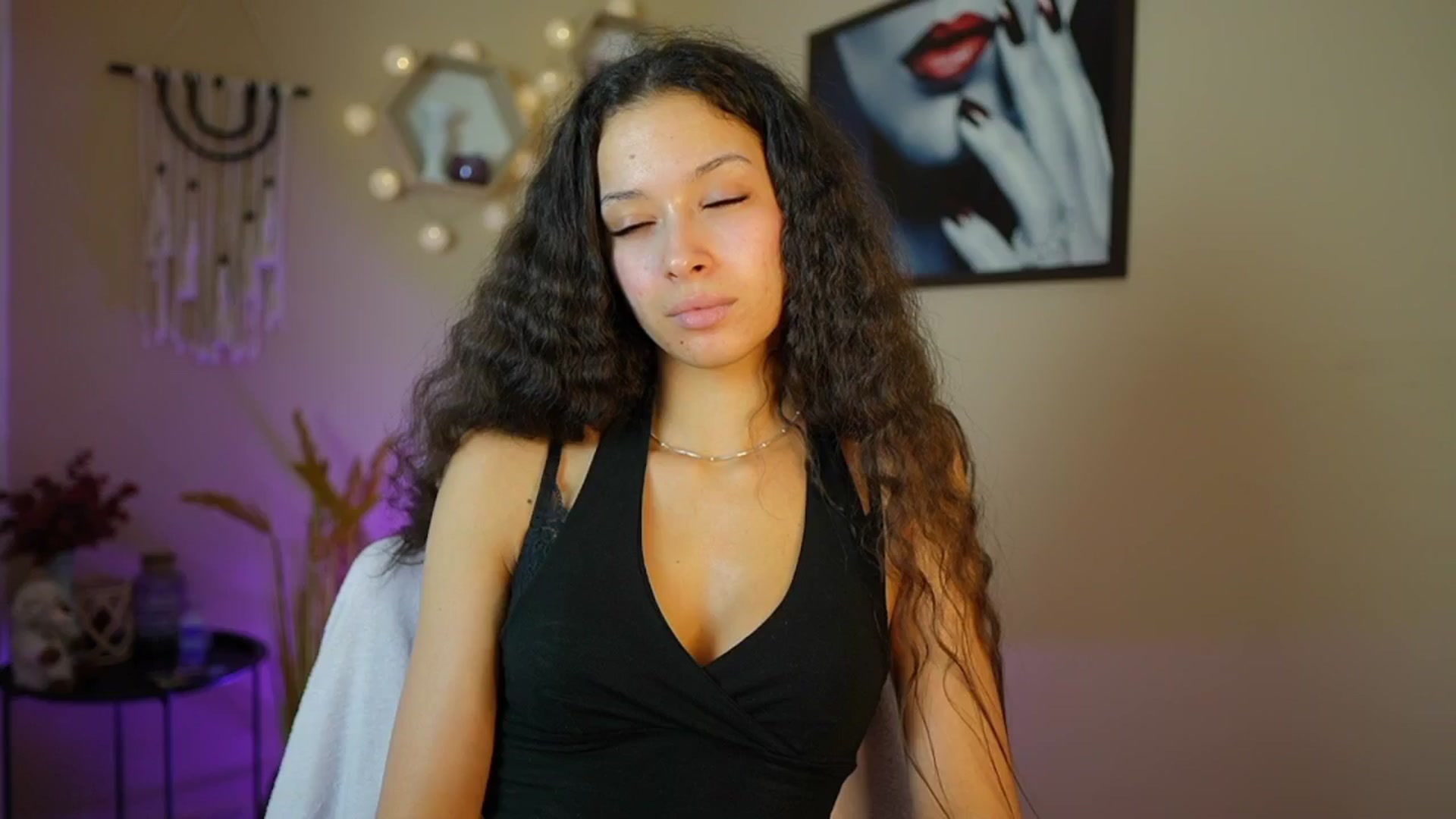 Gallery image thumbnail from Abbie_Maley18's myfreecams stream on, 05/12/2024, 17:22 image 19 of 20