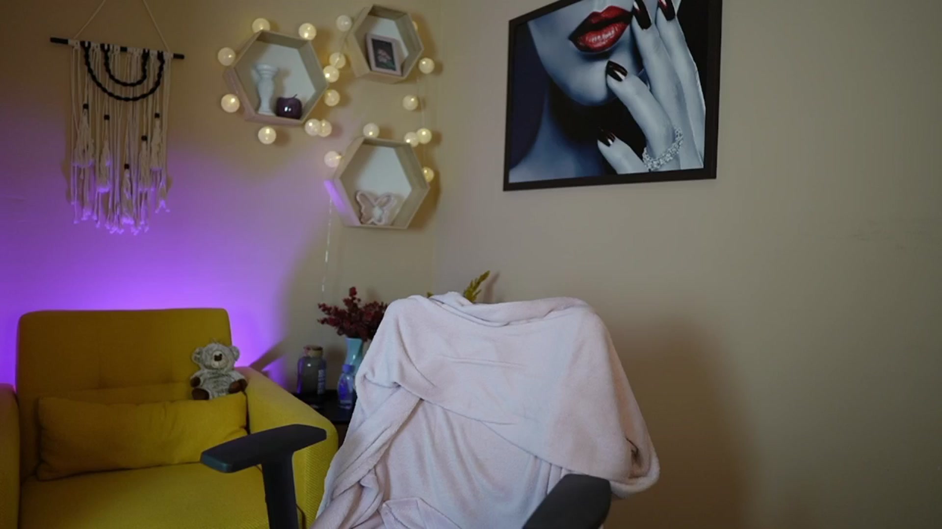 Gallery image thumbnail from Abbie_Maley18's myfreecams stream on, 05/18/2024, 17:12 image 19 of 20