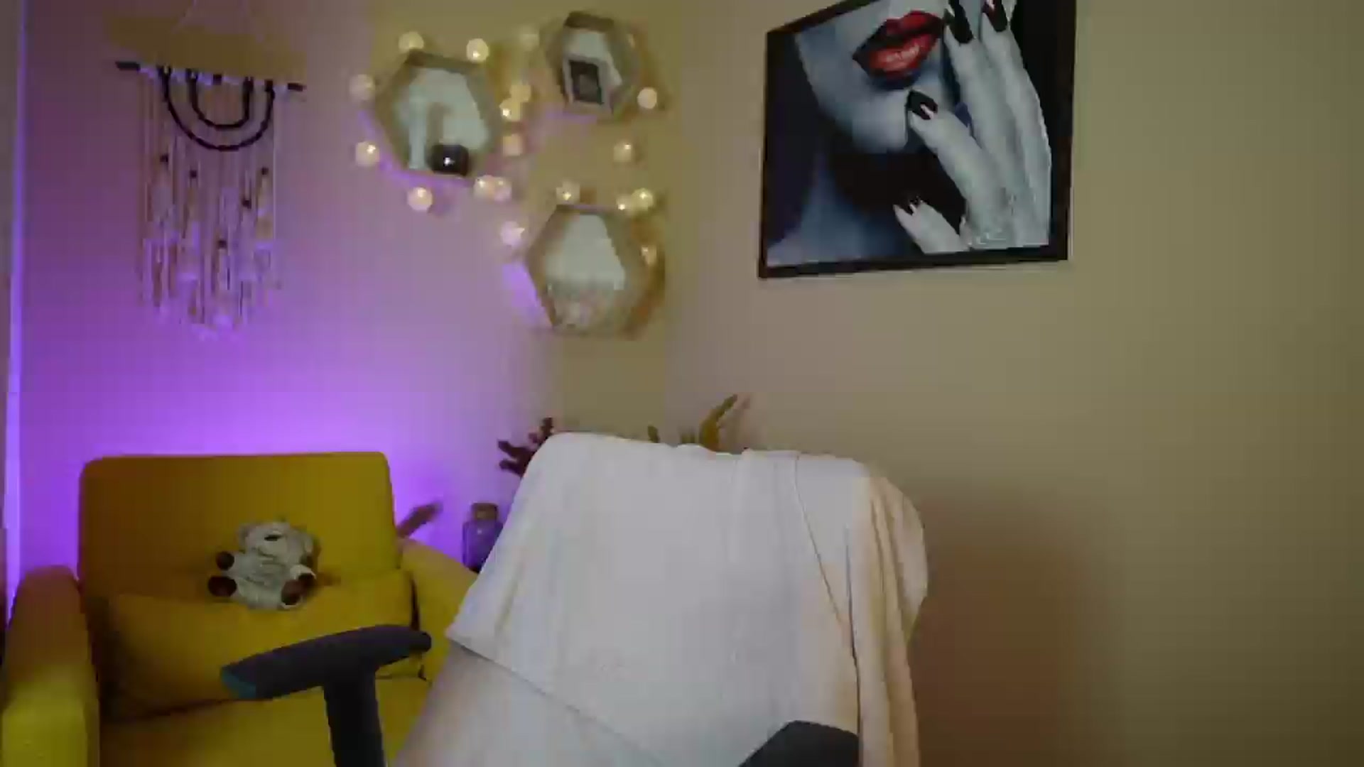 Gallery image thumbnail from Abbie_Maley18's myfreecams stream on, 05/21/2024, 17:50 image 1 of 20