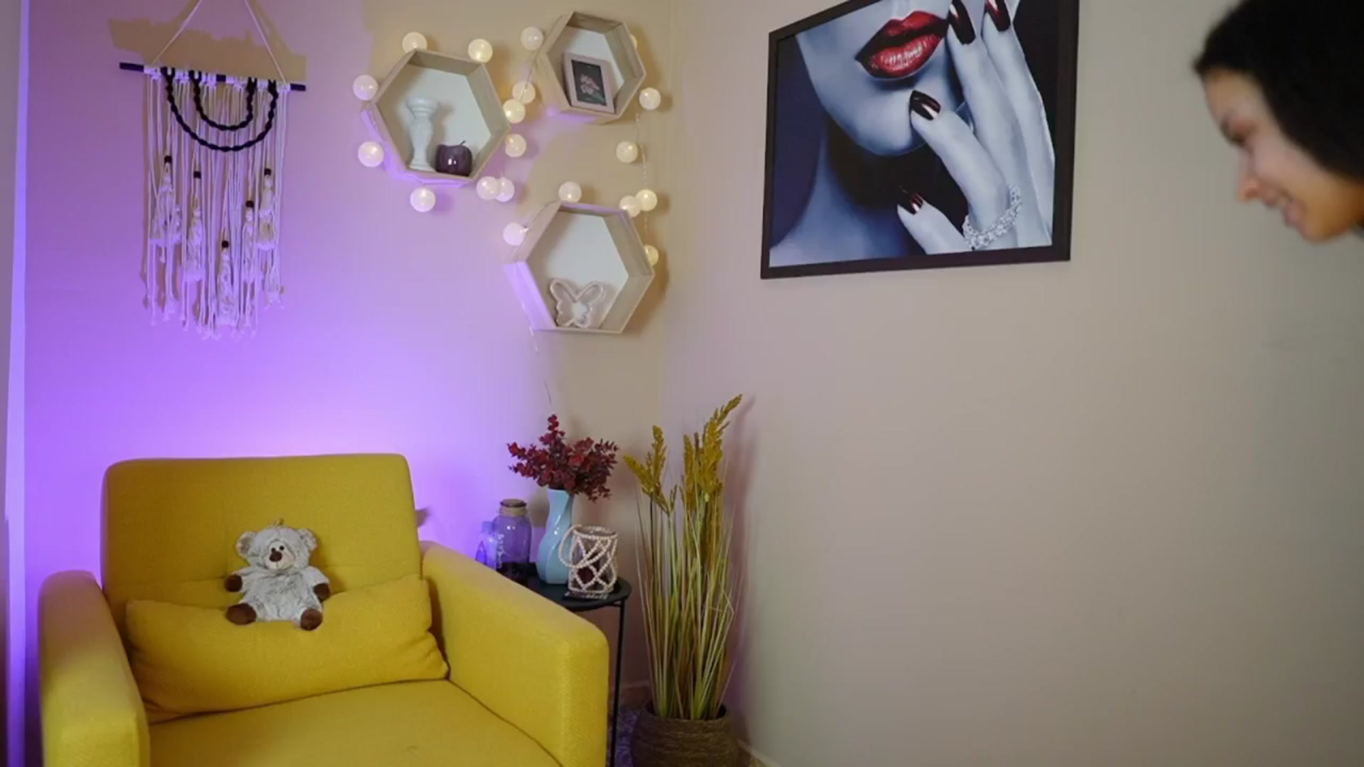 Gallery image thumbnail from Abbie_Maley18's myfreecams stream on, 05/27/2024, 14:52 image 5 of 20