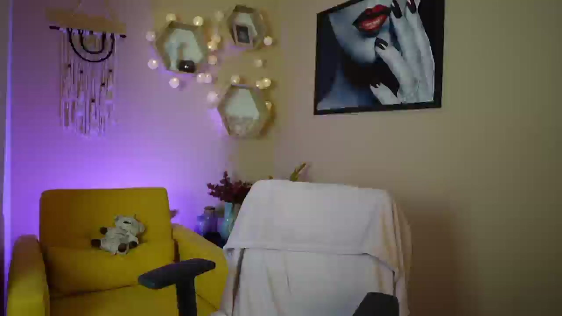 Gallery image thumbnail from Abbie_Maley18's myfreecams stream on, 05/27/2024, 16:39 image 10 of 20