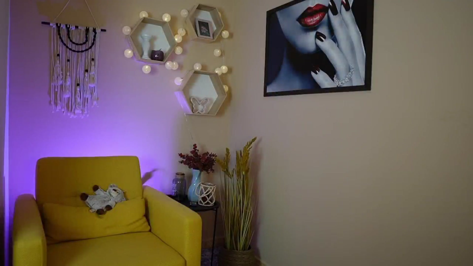 Gallery image thumbnail from Abbie_Maley18's myfreecams stream on, 05/28/2024, 16:02 image 20 of 20