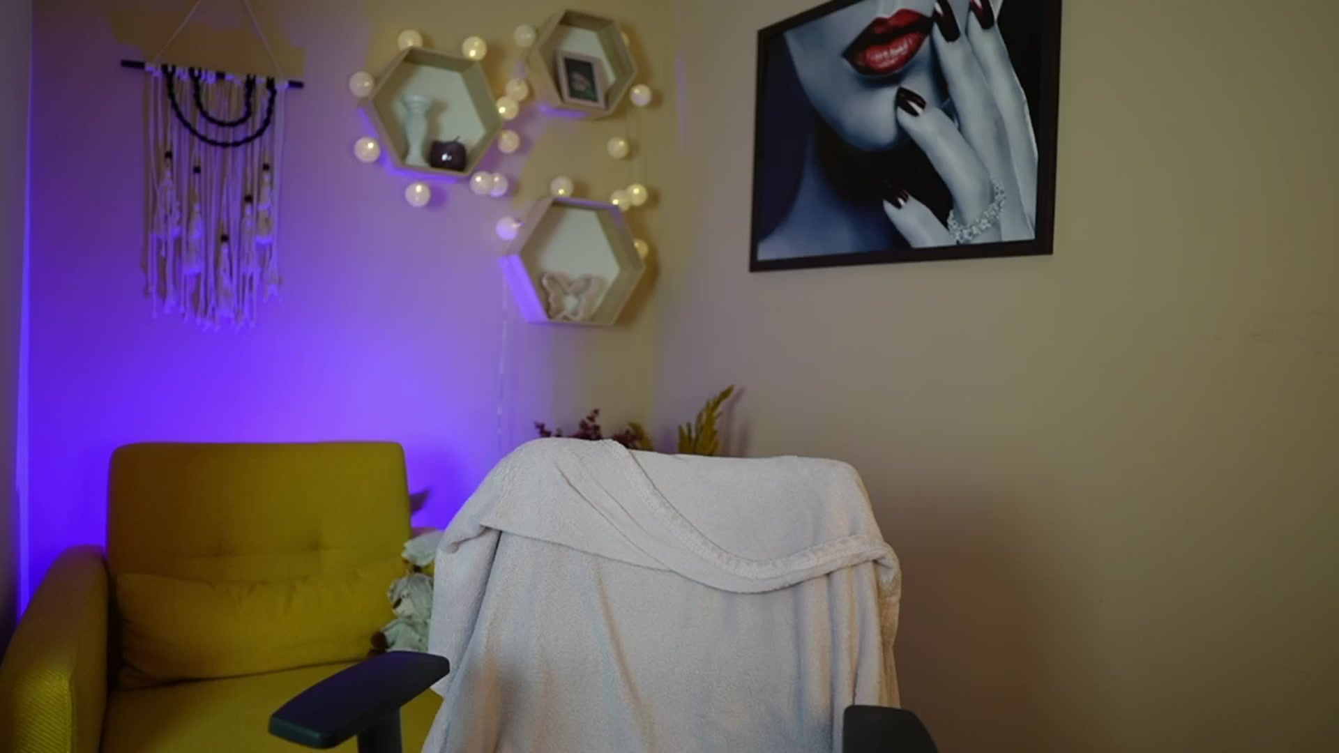 Gallery image thumbnail from Abbie_Maley18's myfreecams stream on, 05/31/2024, 15:10 image 5 of 20