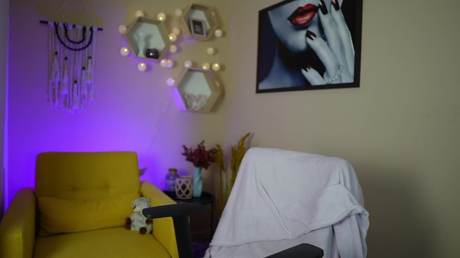 Gallery image thumbnail from Abbie_Maley18's myfreecams stream on, 06/04/2024, 11:48 image 14 of 20
