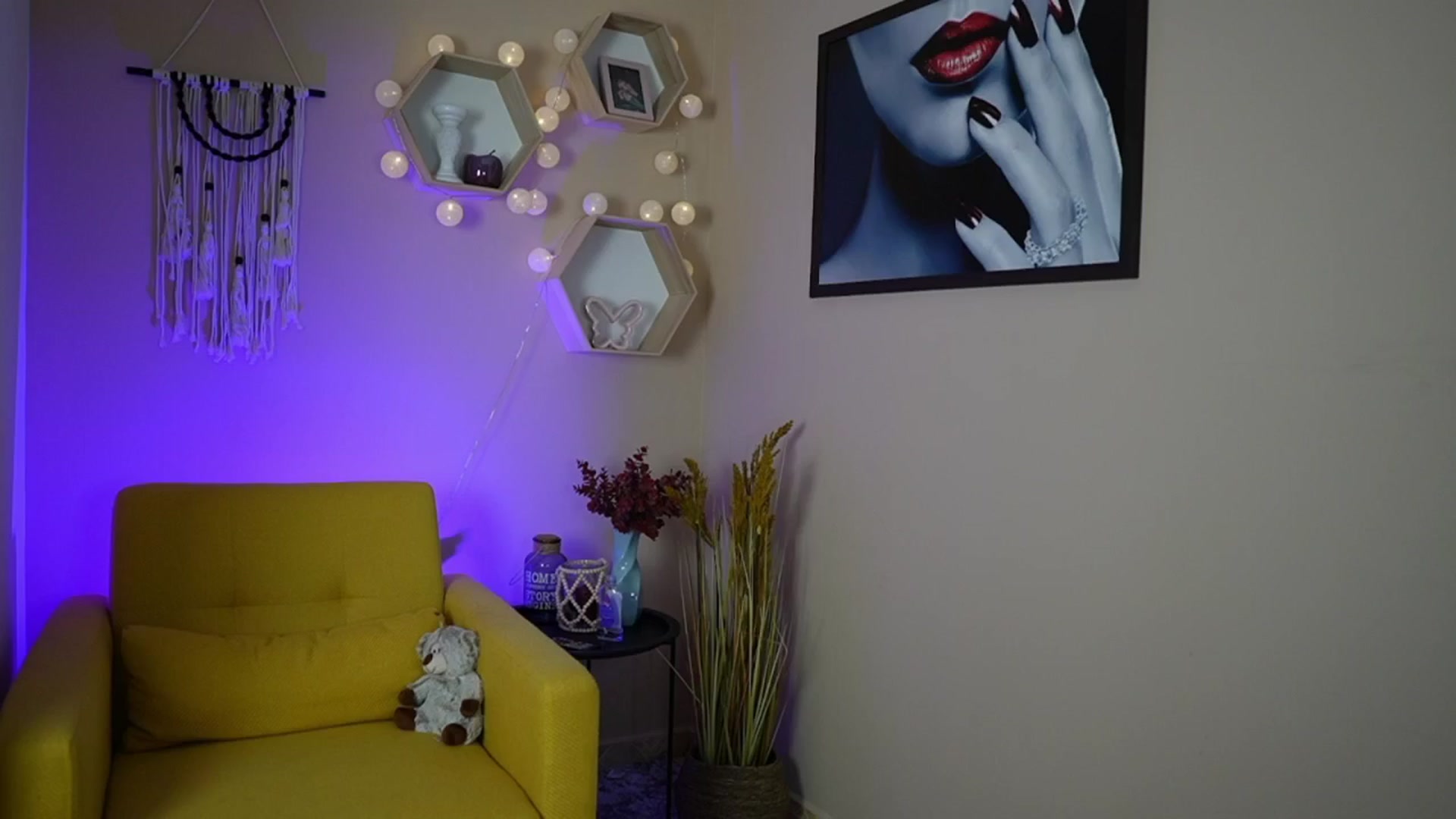 Gallery image thumbnail from Abbie_Maley18's myfreecams stream on, 06/04/2024, 15:52 image 6 of 20