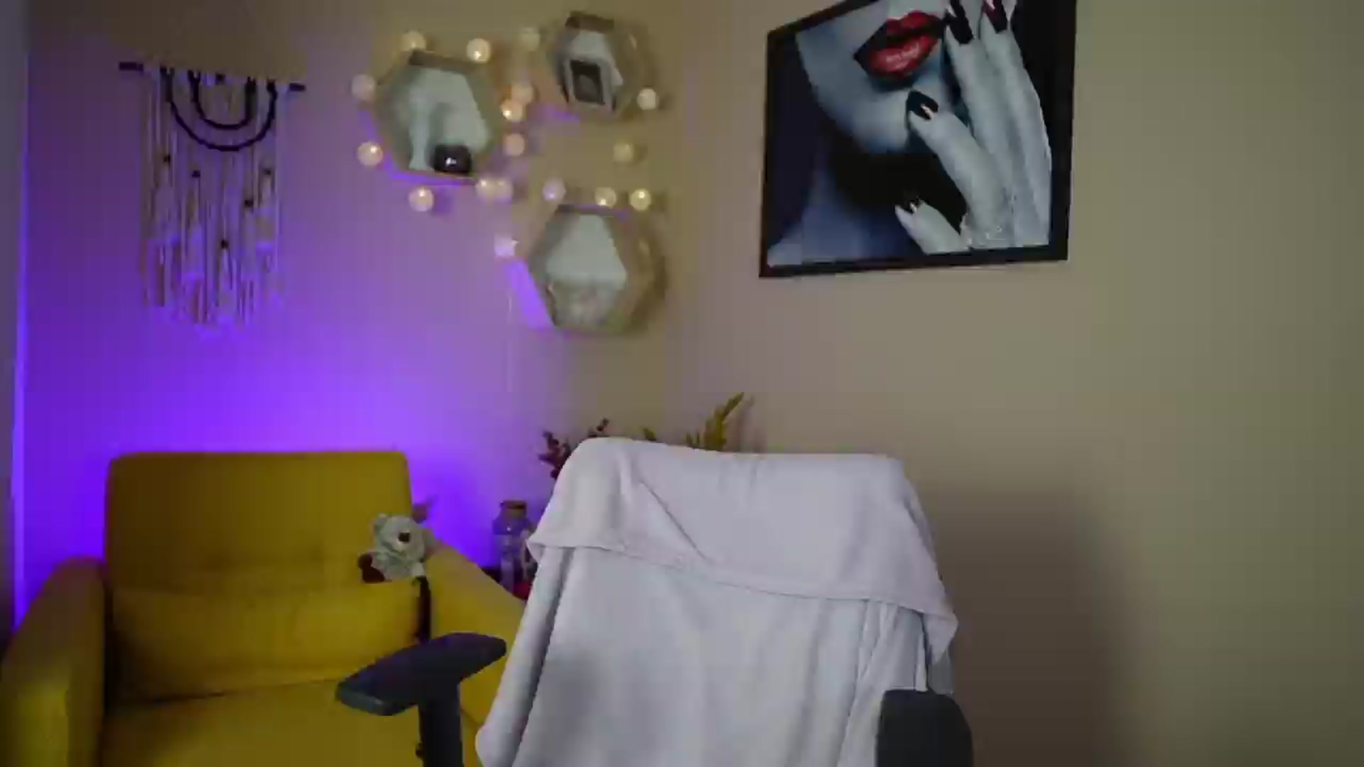 Gallery image thumbnail from Abbie_Maley18's myfreecams stream on, 06/06/2024, 16:30 image 18 of 20