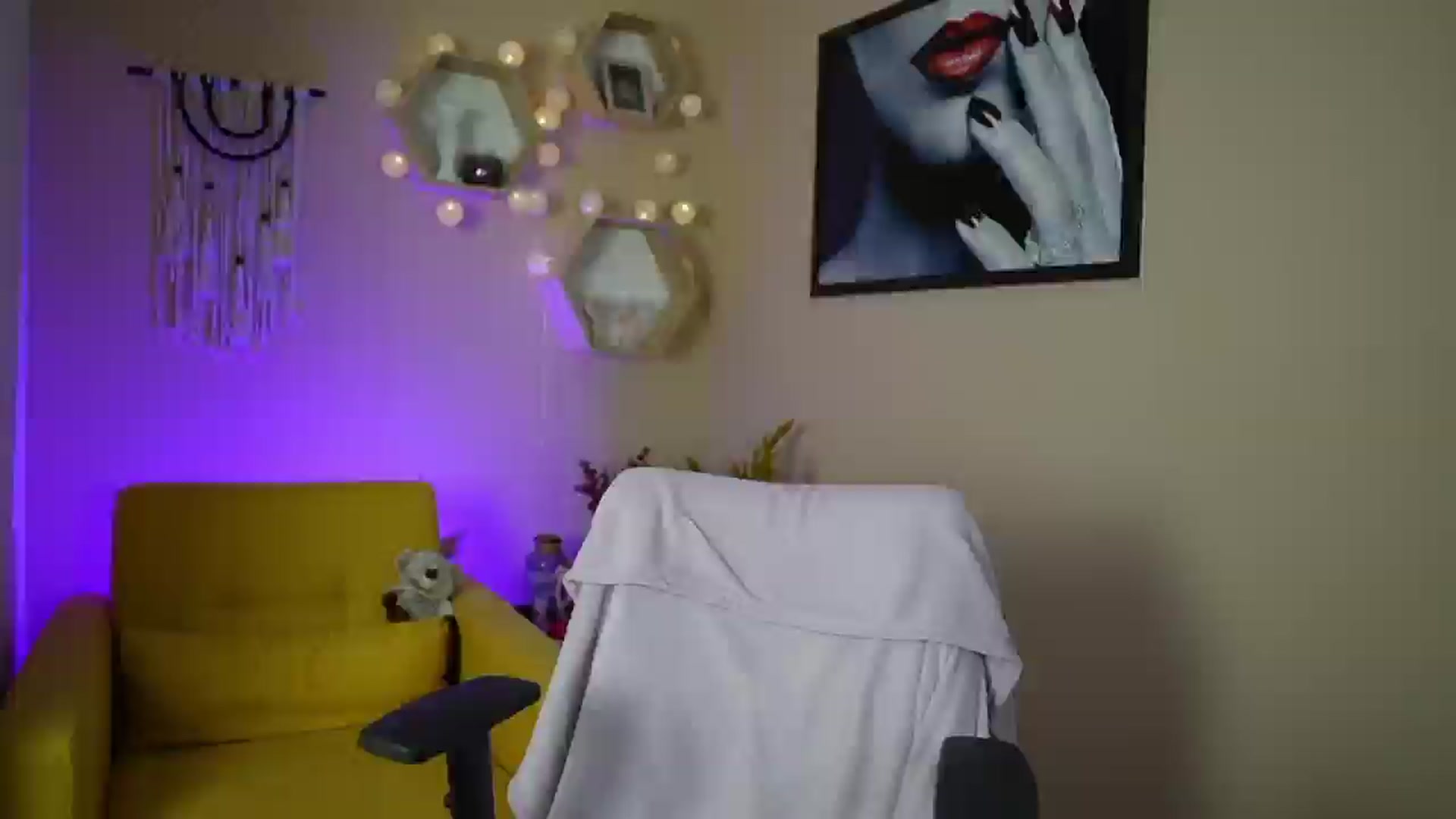 Gallery image thumbnail from Abbie_Maley18's myfreecams stream on, 06/06/2024, 16:30 image 16 of 20