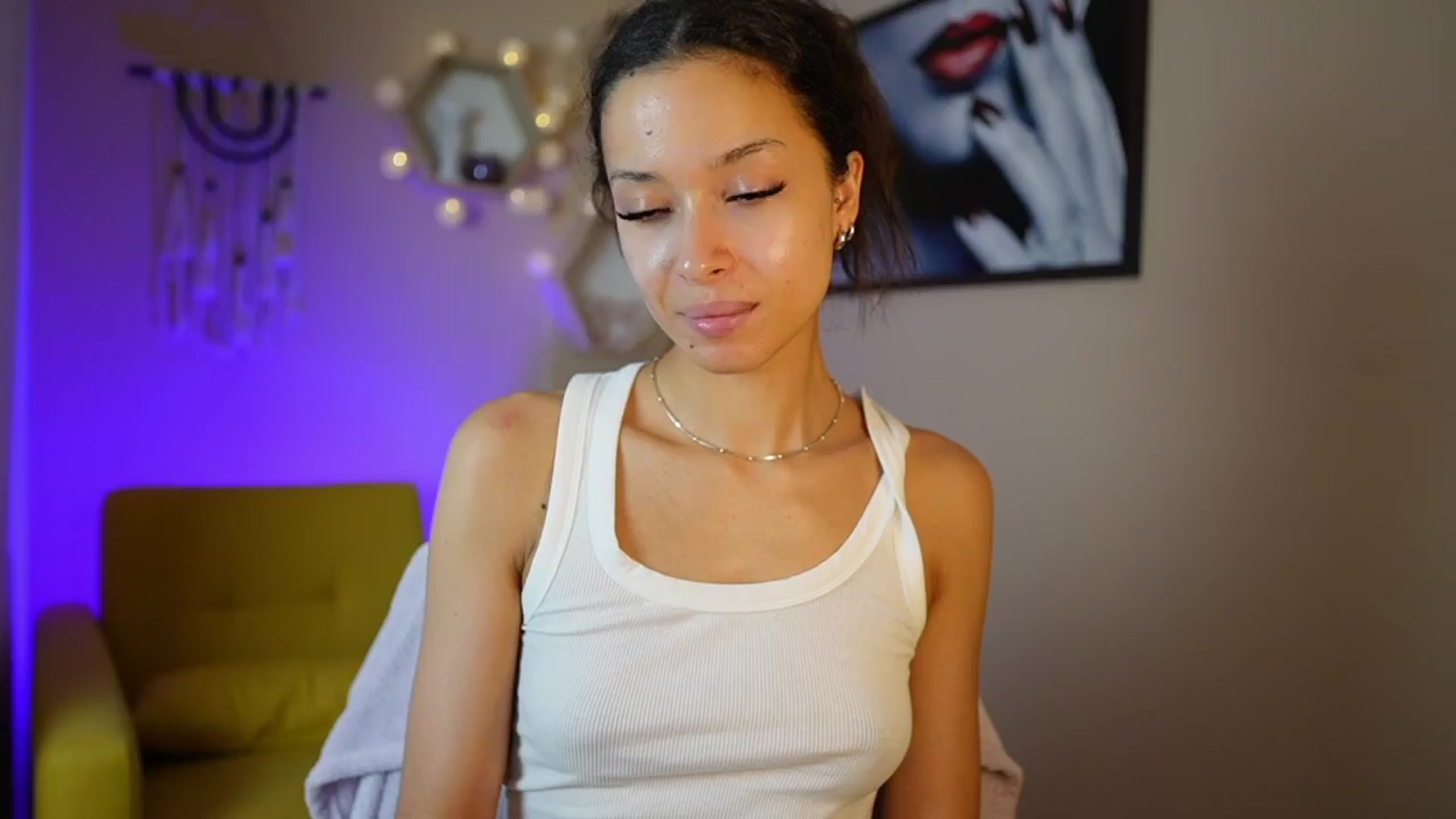 Gallery image thumbnail from Abbie_Maley18's myfreecams stream on, 06/08/2024, 17:16 image 13 of 20