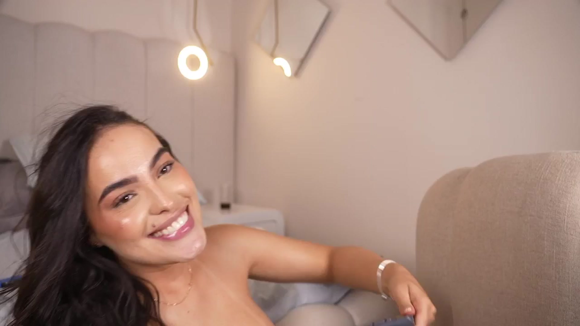 Gallery image thumbnail from Abby_me's myfreecams stream on, 10/16/2025, 18:43 image 14 of 20