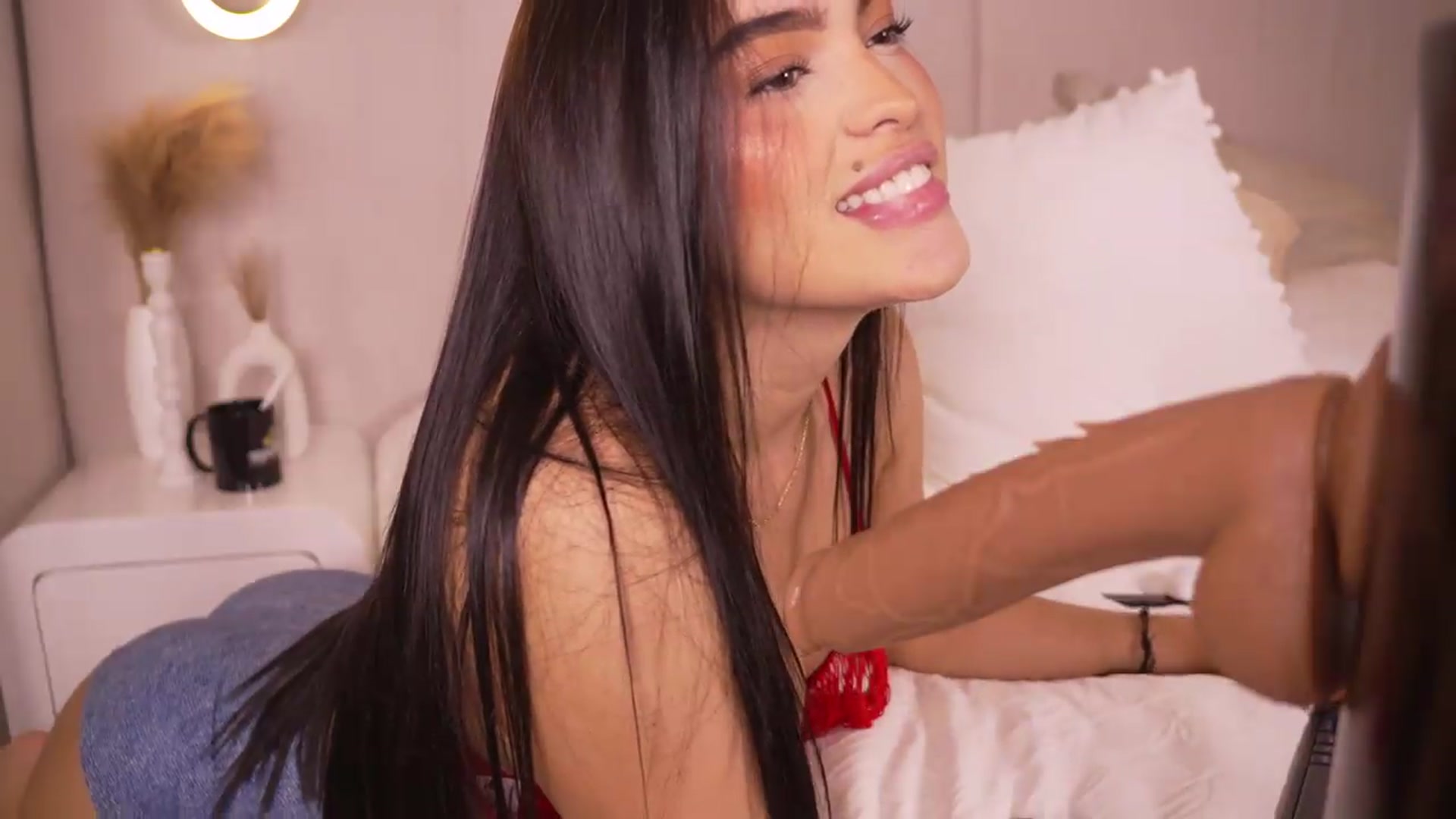 Gallery image thumbnail from Abby_me's myfreecams stream on, 06/05/2026, 14:25 image 10 of 20