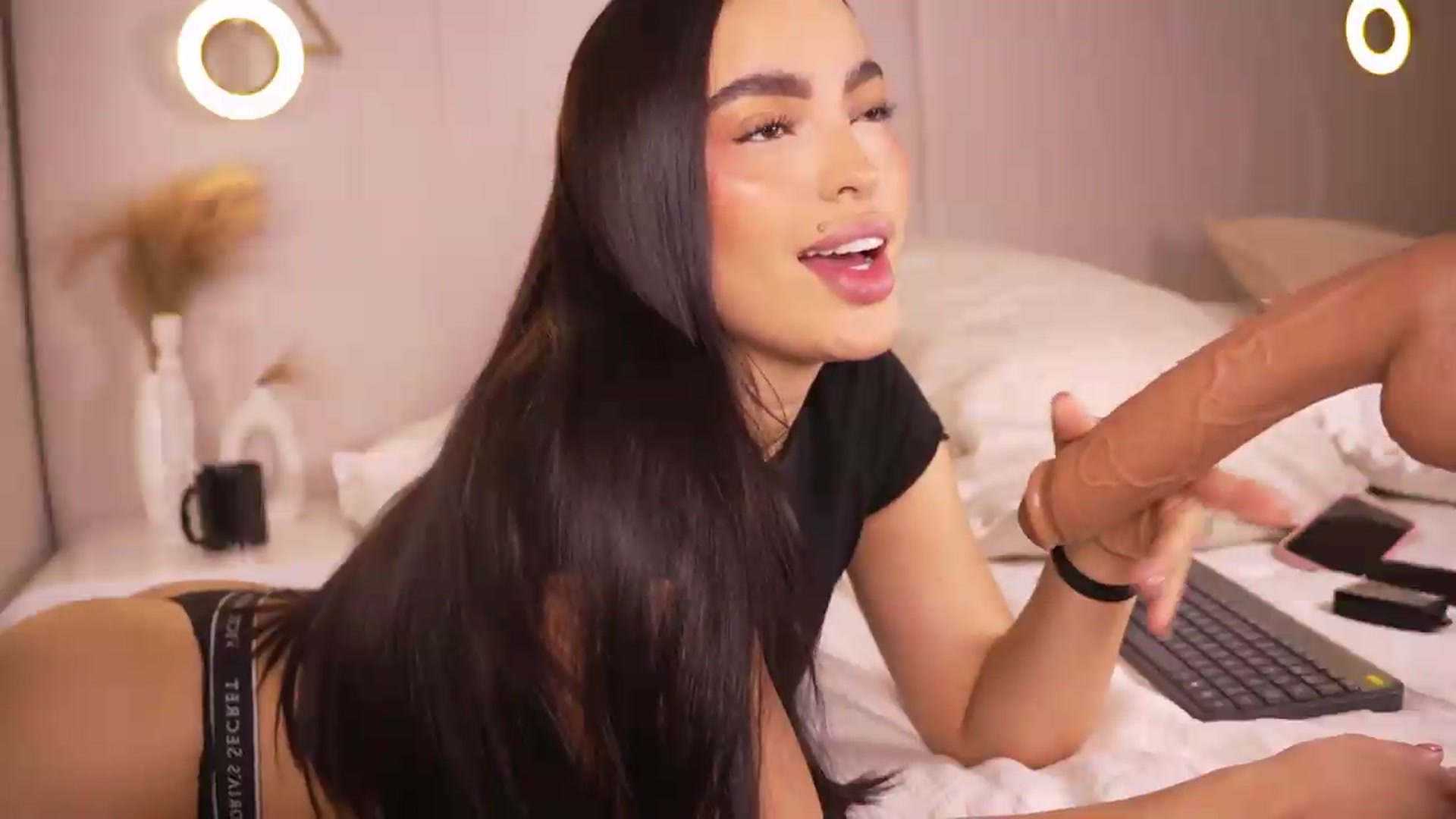 Gallery image thumbnail from Abby_me's myfreecams stream on, 06/09/2026, 14:32 image 11 of 20