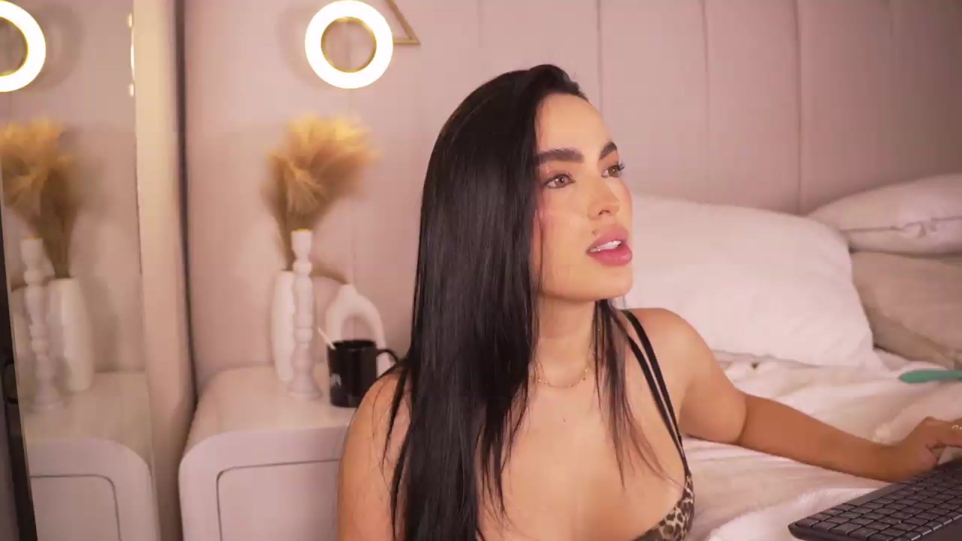 Gallery image thumbnail from Abby_me's myfreecams stream on, 06/13/2026, 17:48 image 7 of 20