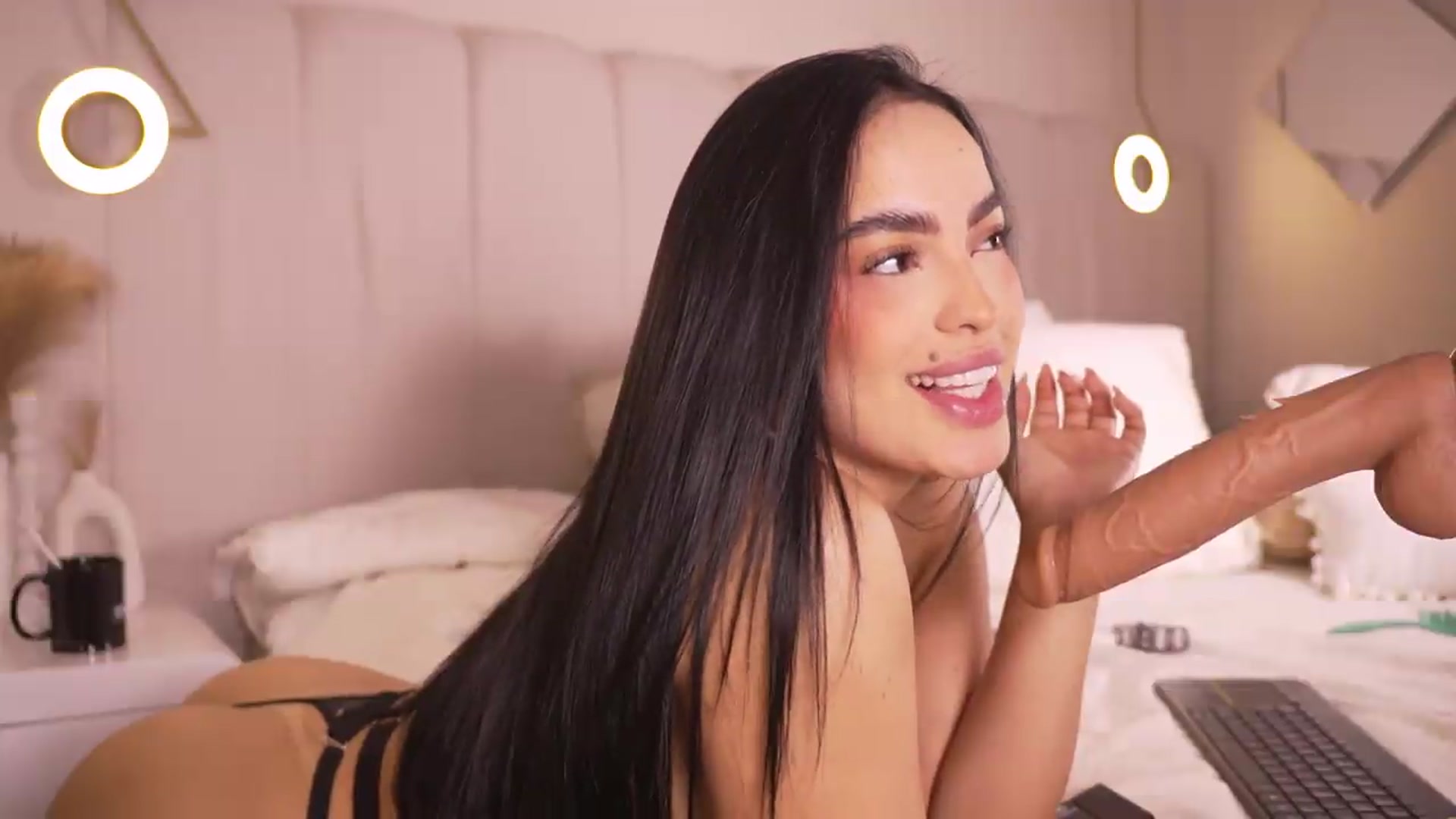 Gallery image thumbnail from Abby_me's myfreecams stream on, 07/06/2026, 13:40 image 15 of 20