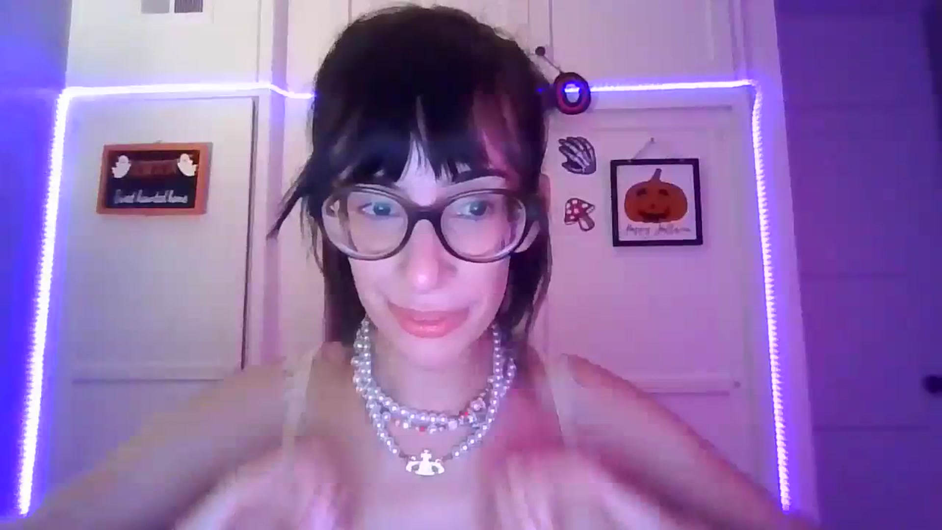 Gallery image thumbnail from Abc123456789's myfreecams stream on, 10/31/2023, 11:44 image 5 of 20